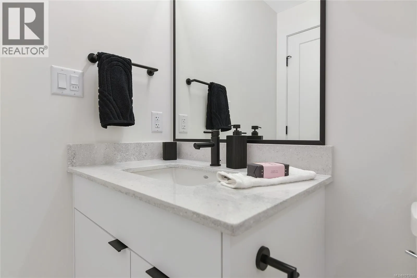 301 1114 Samar Cres