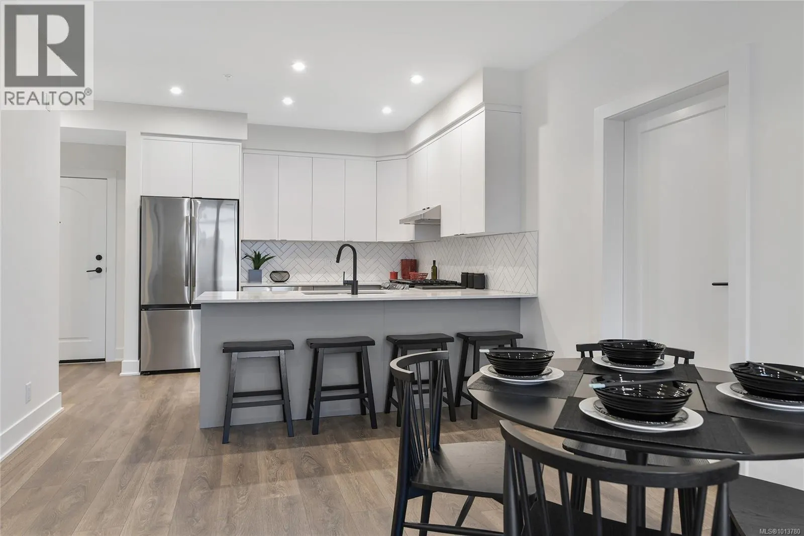 301 1114 Samar Cres
