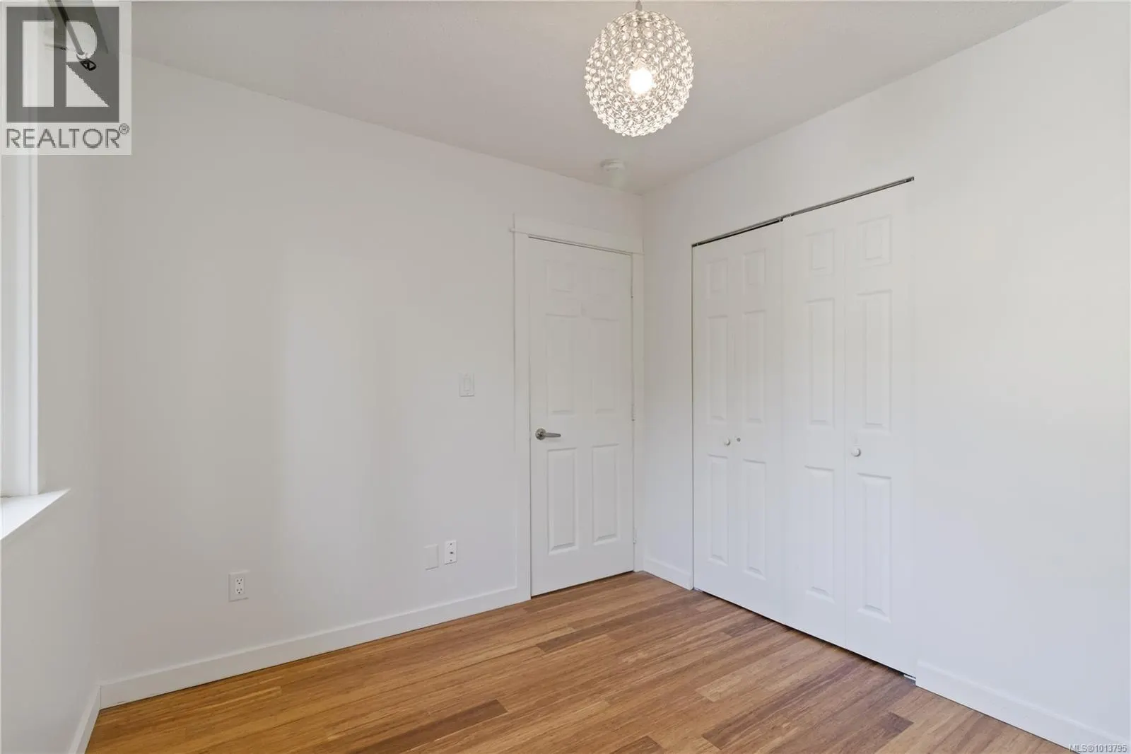 1032 Leeds Pl