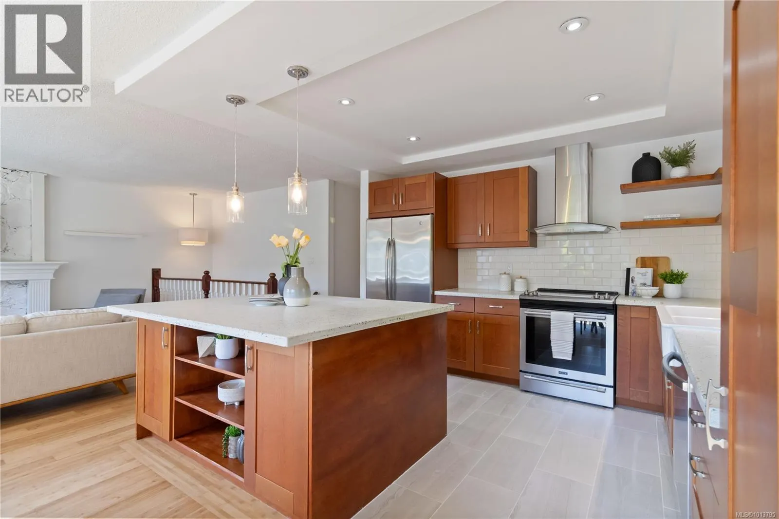 1032 Leeds Pl
