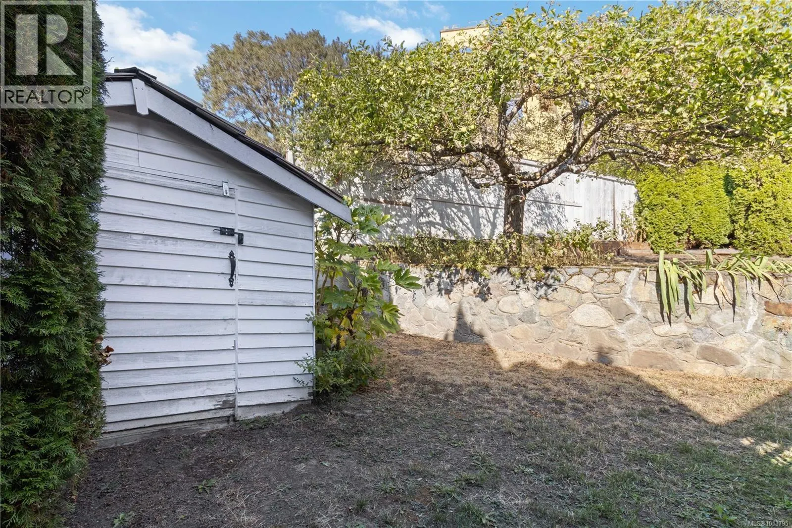 1032 Leeds Pl