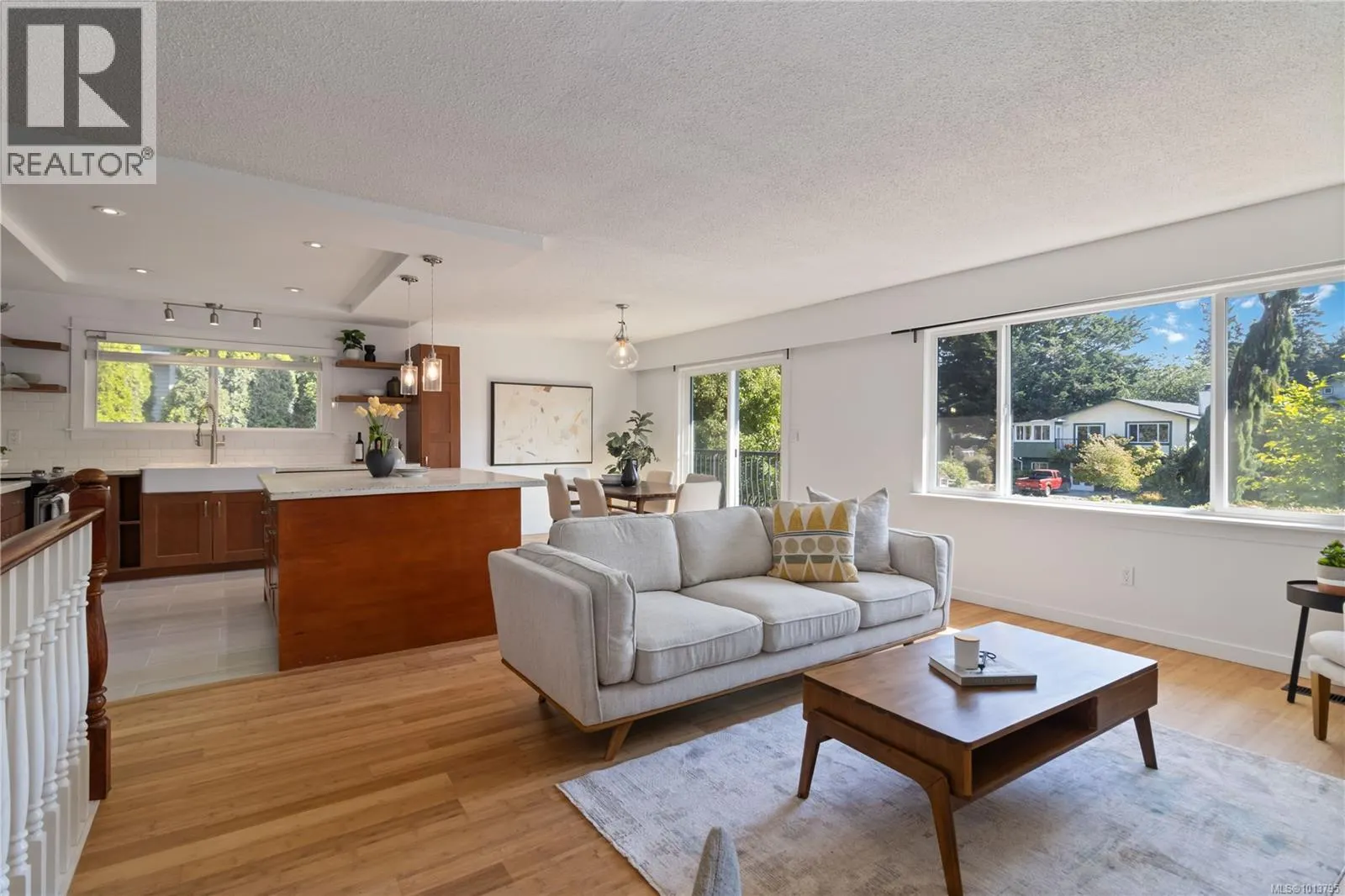1032 Leeds Pl