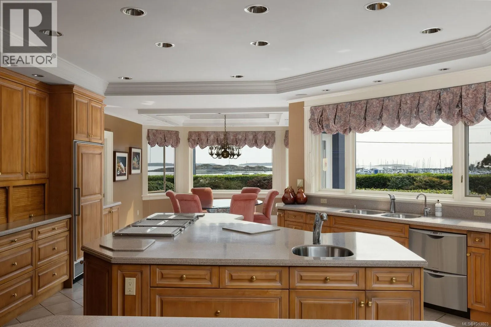 1580 Beach Dr