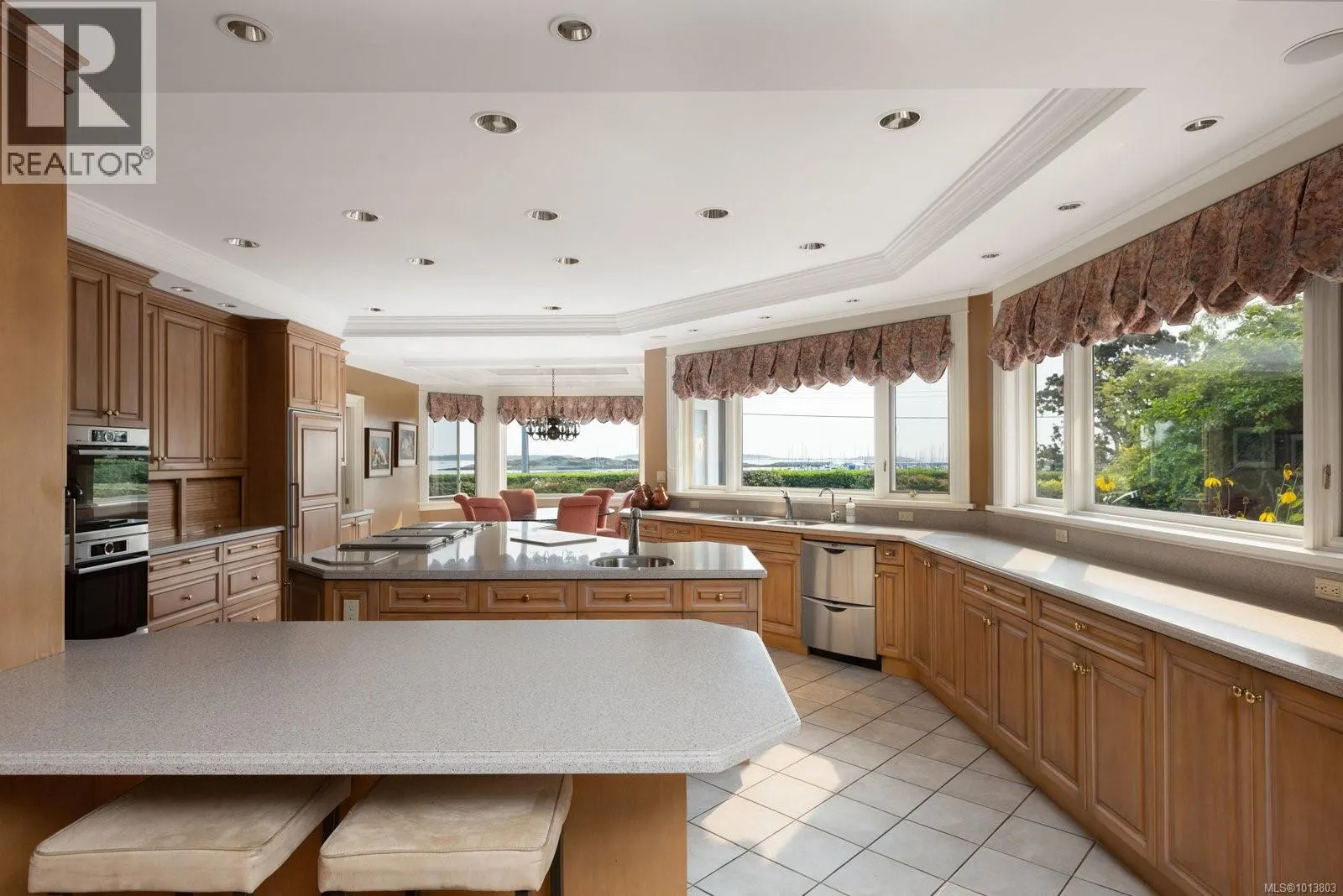 1580 Beach Dr