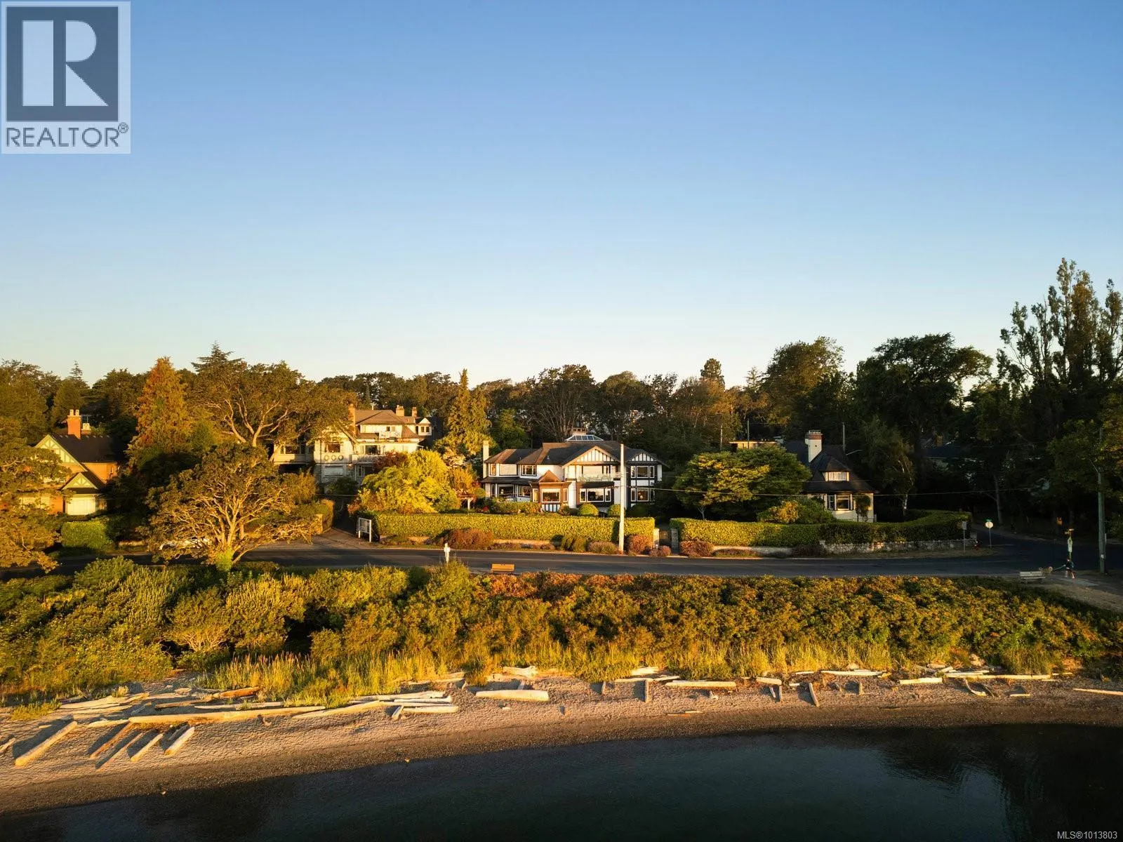 1580 Beach Dr