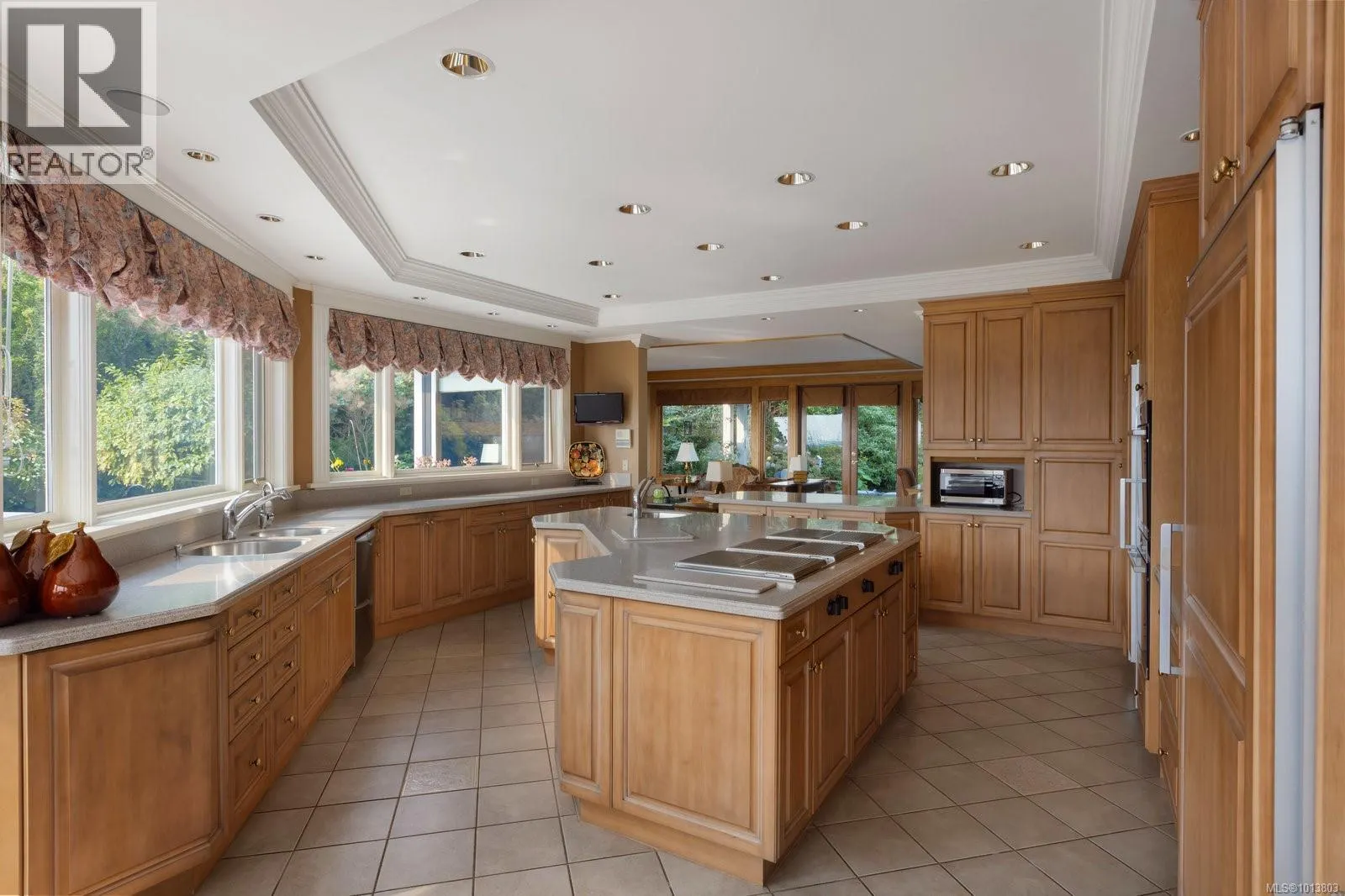 1580 Beach Dr