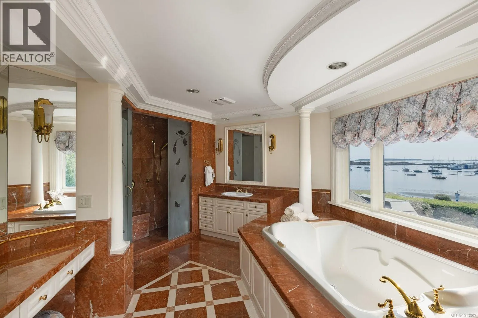 1580 Beach Dr