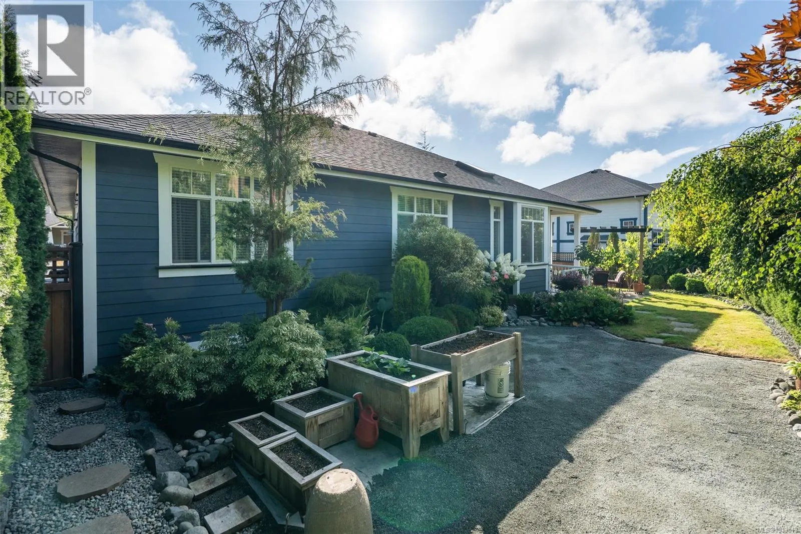 2398 Poplar Dr