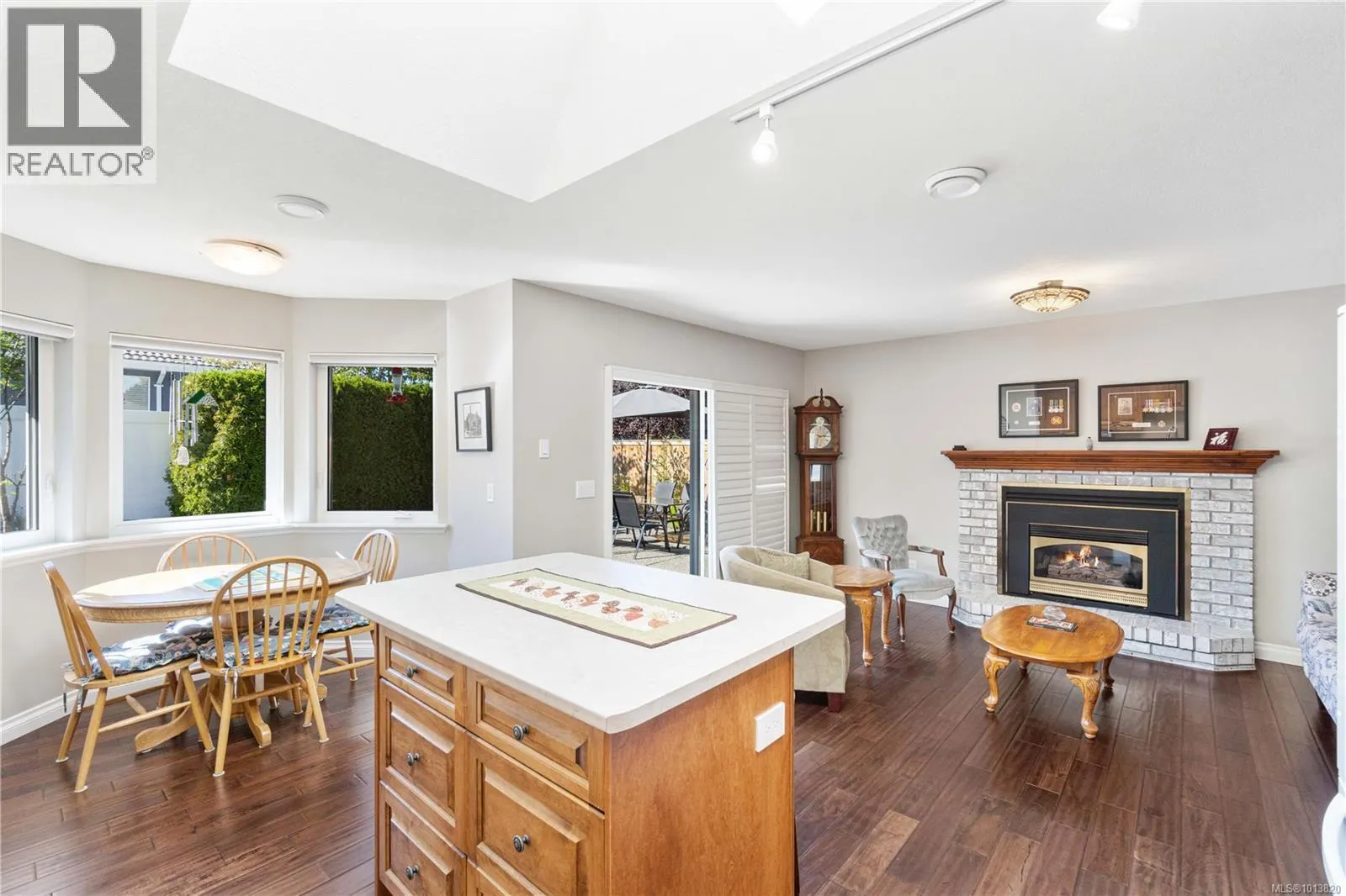571 Hollywood Rd
