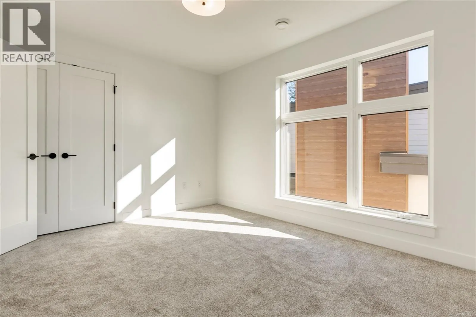 101 1220 Manzanita Pl