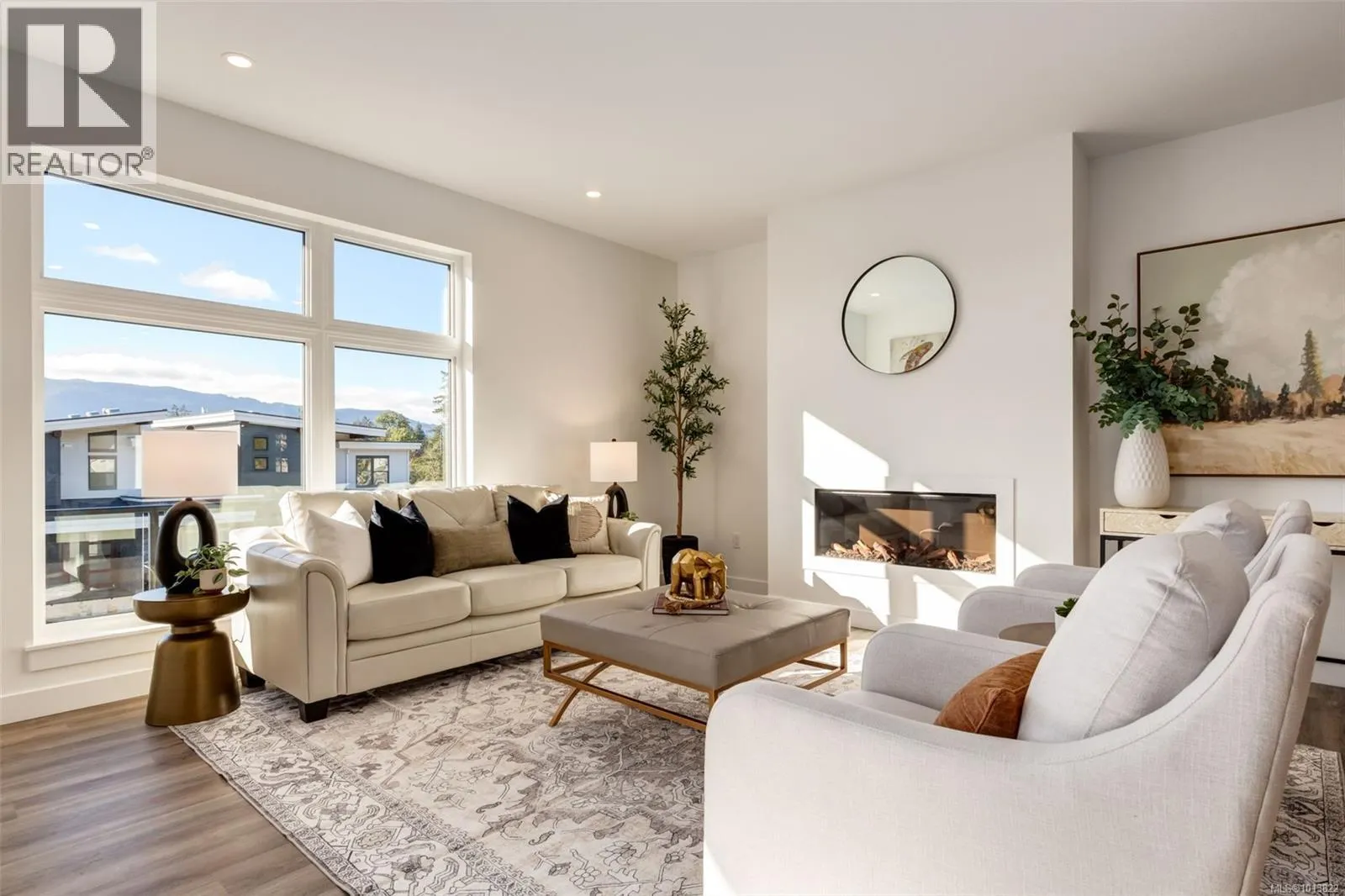 101 1220 Manzanita Pl