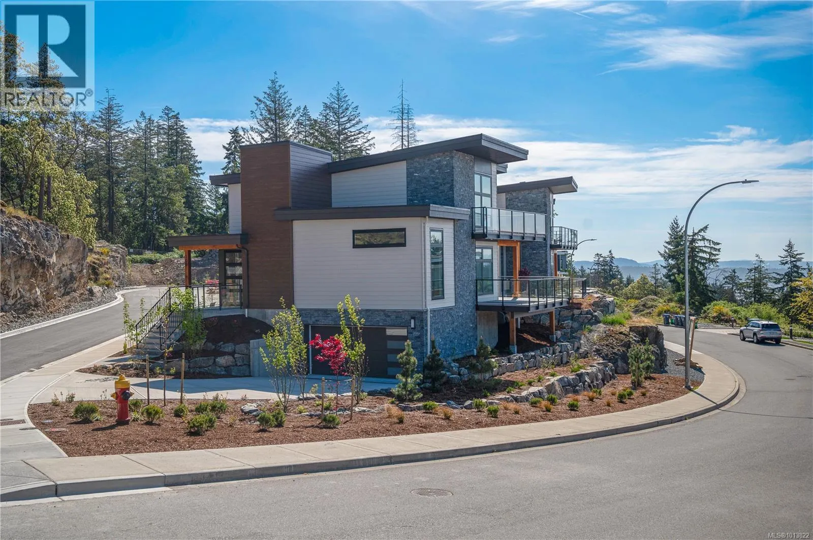 101 1220 Manzanita Pl