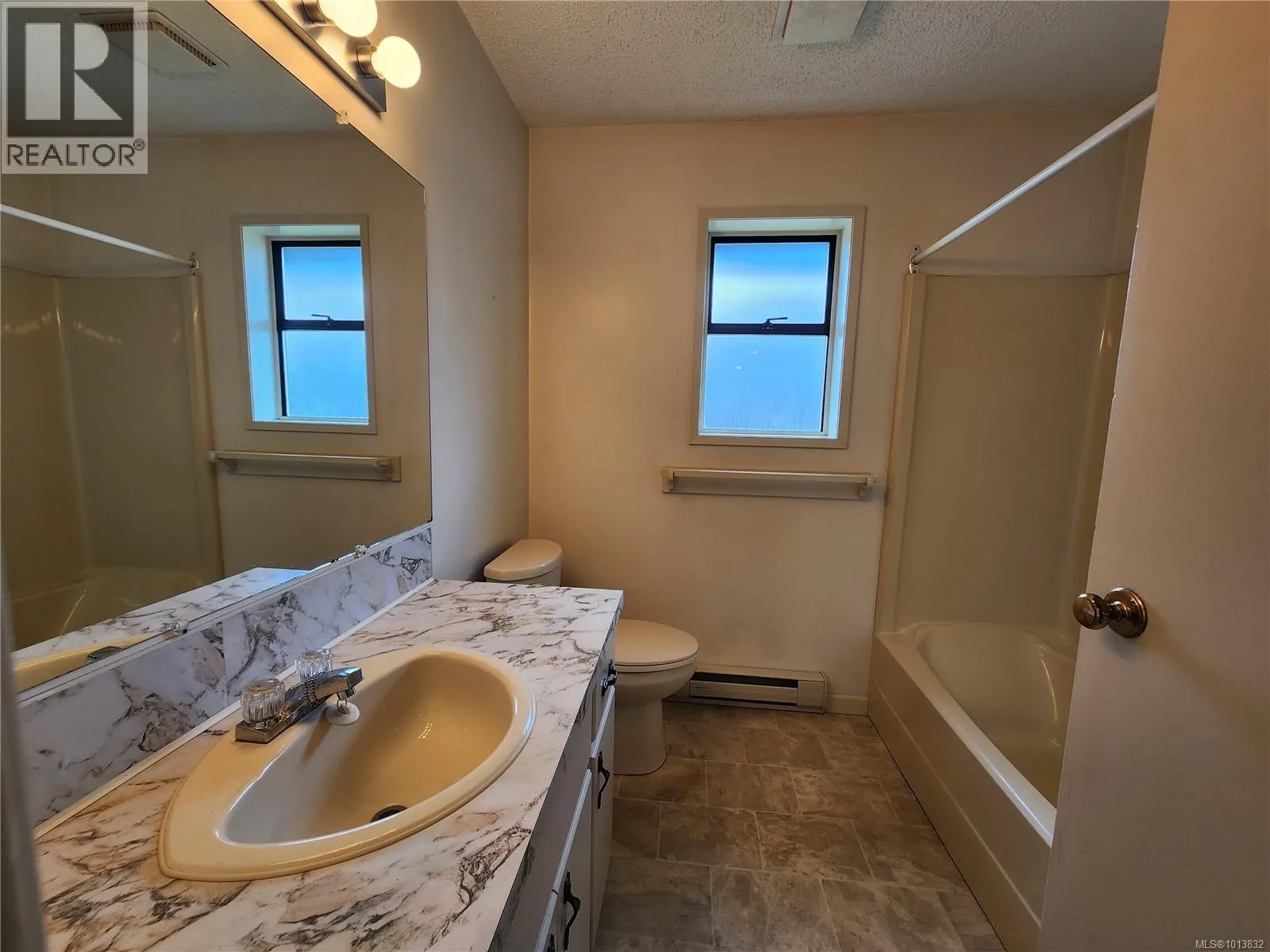 530 Quadra Ave