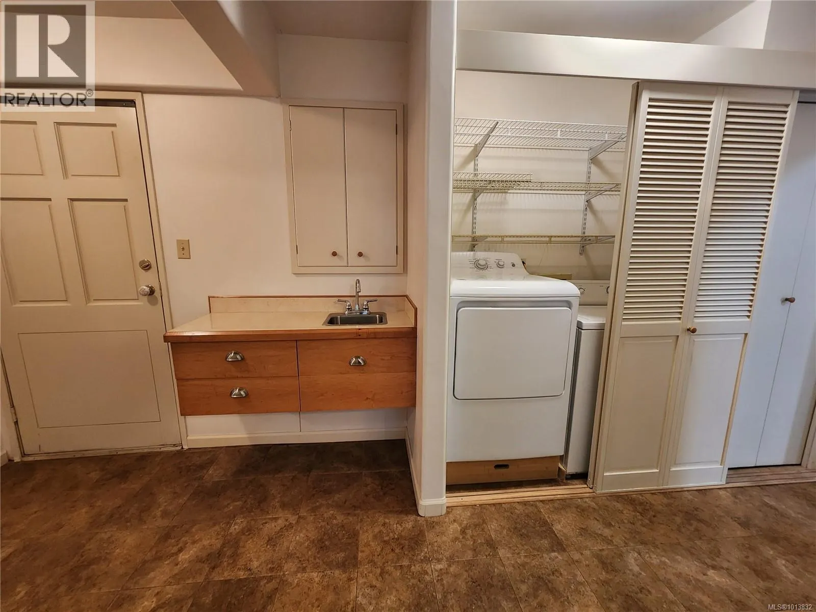 530 Quadra Ave