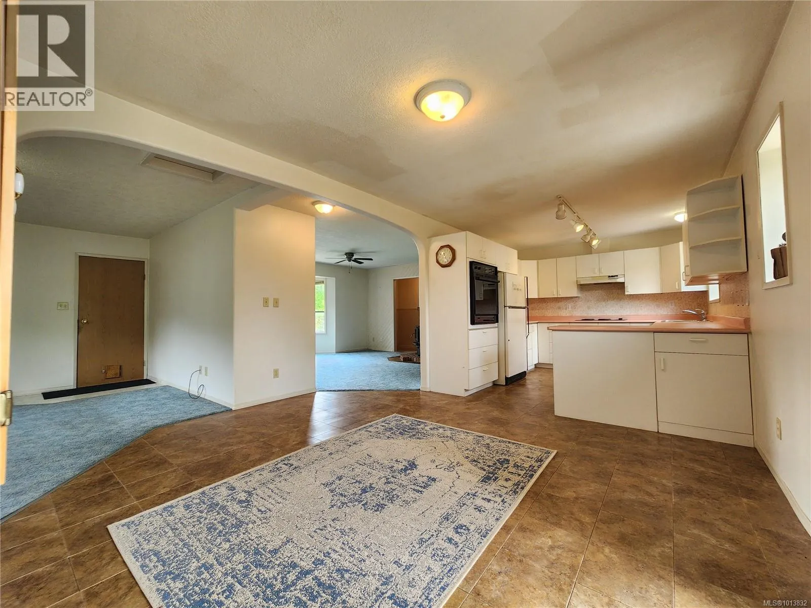 530 Quadra Ave