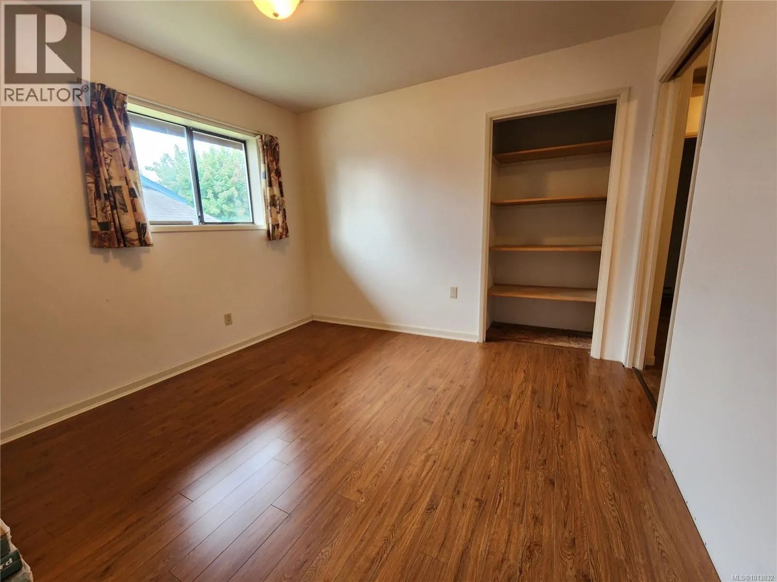 530 Quadra Ave