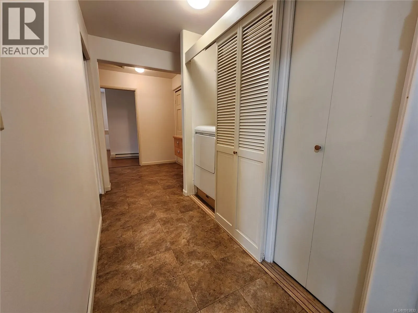530 Quadra Ave