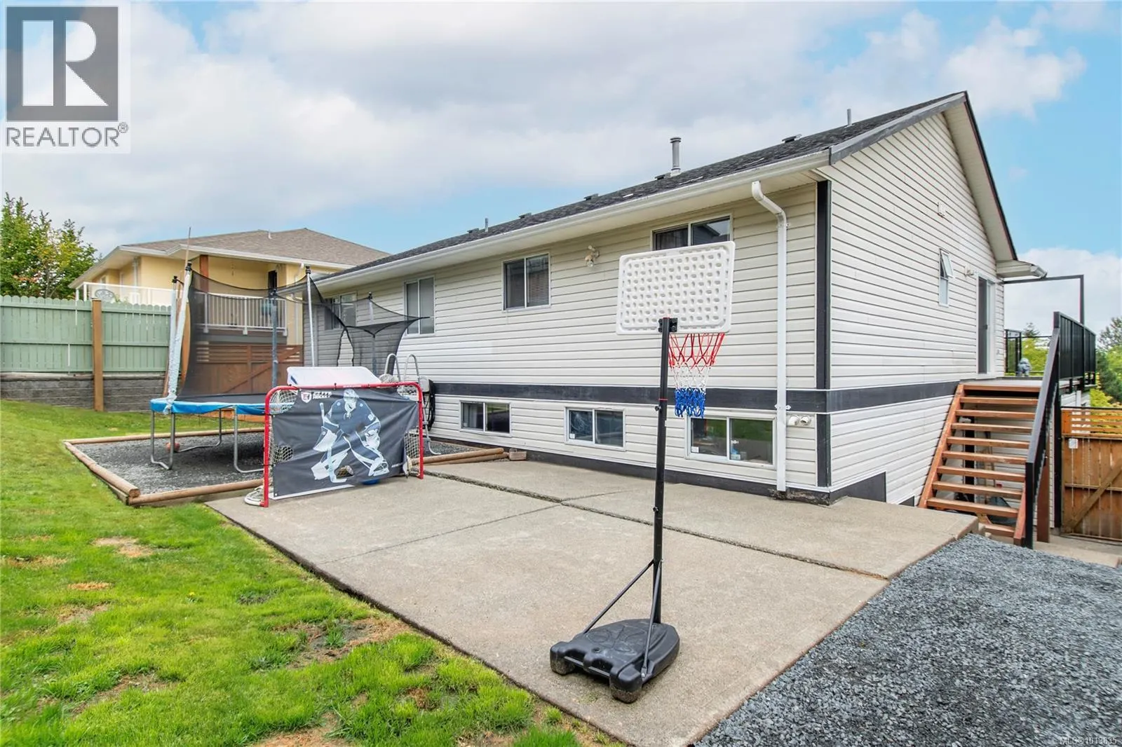 745 Bowen Rd