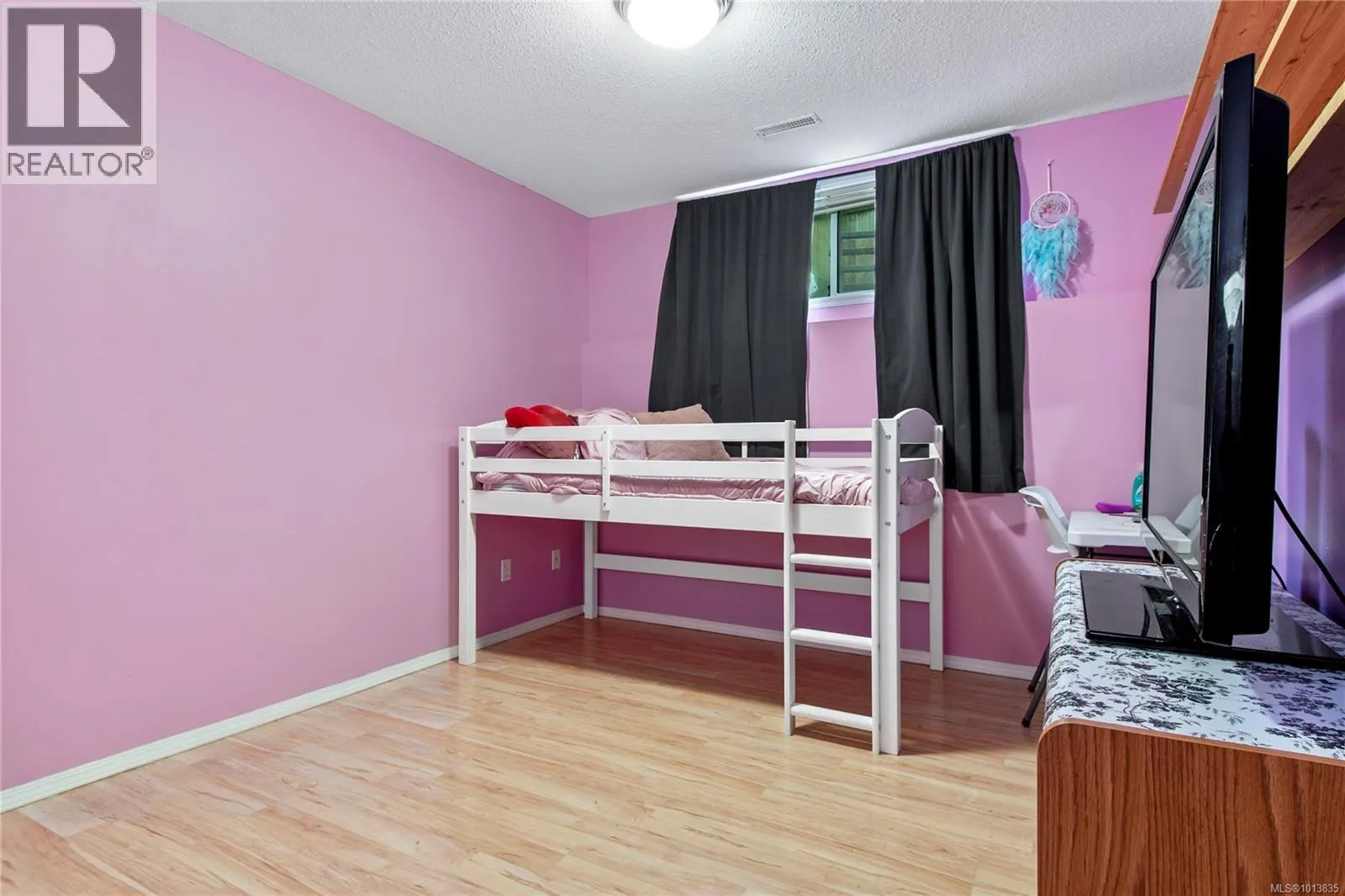 745 Bowen Rd
