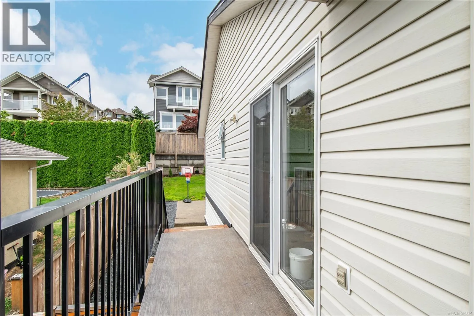 745 Bowen Rd
