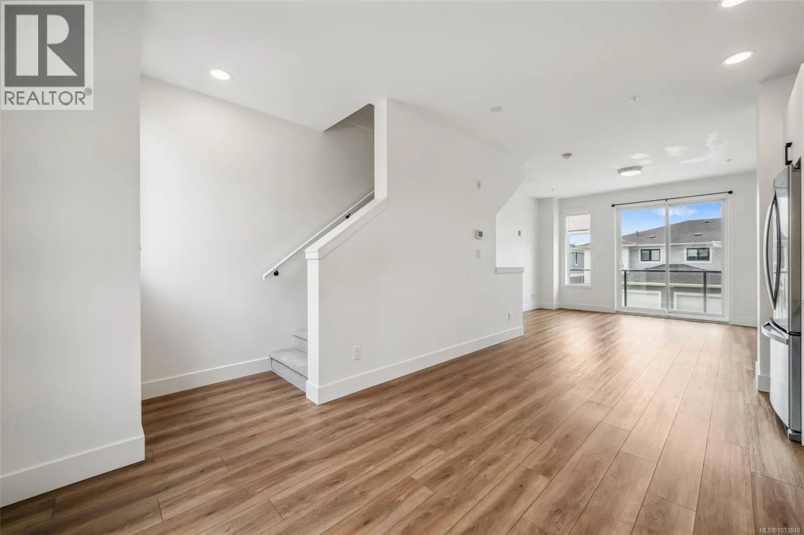 67 255 Caspian Dr