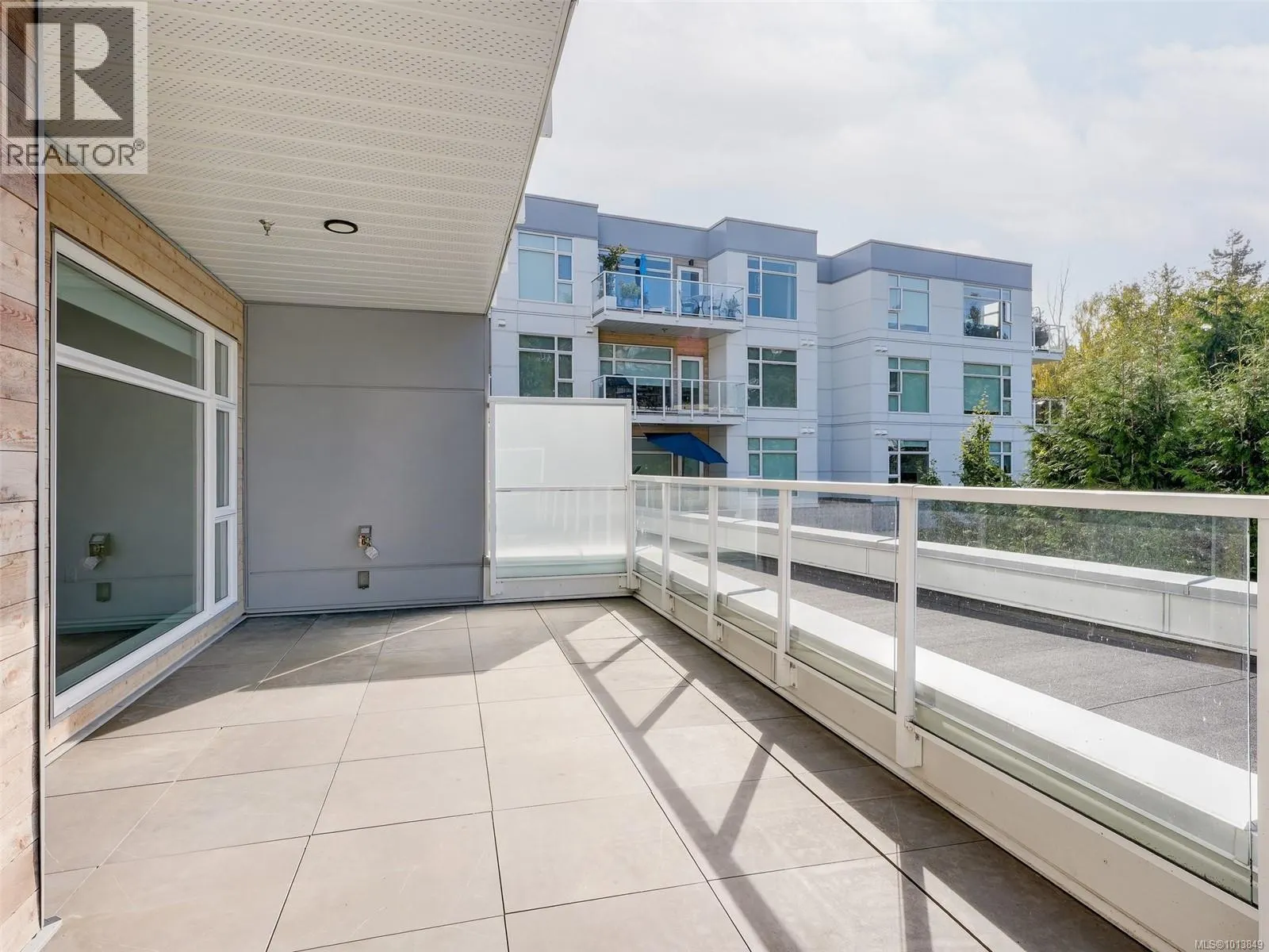 212 5120 Cordova Bay Rd