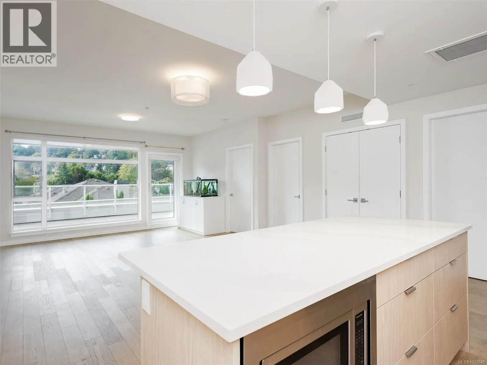 212 5120 Cordova Bay Rd