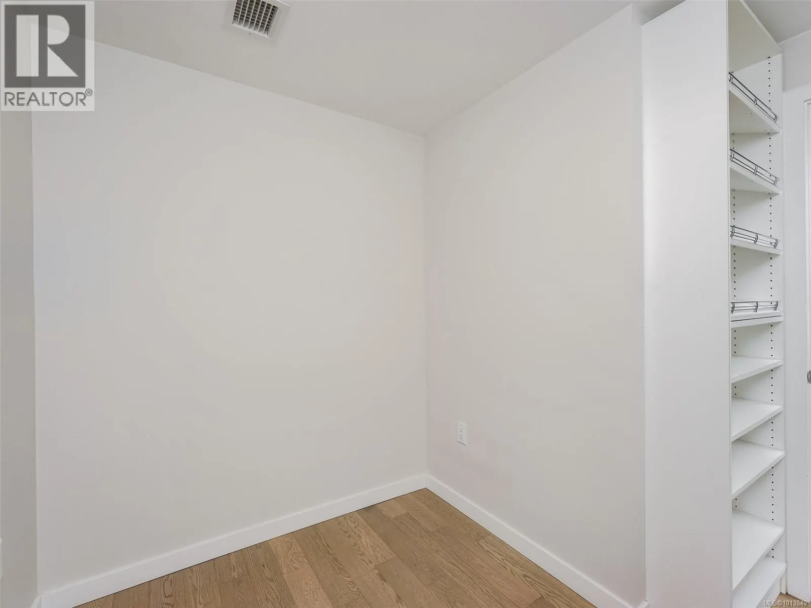 212 5120 Cordova Bay Rd
