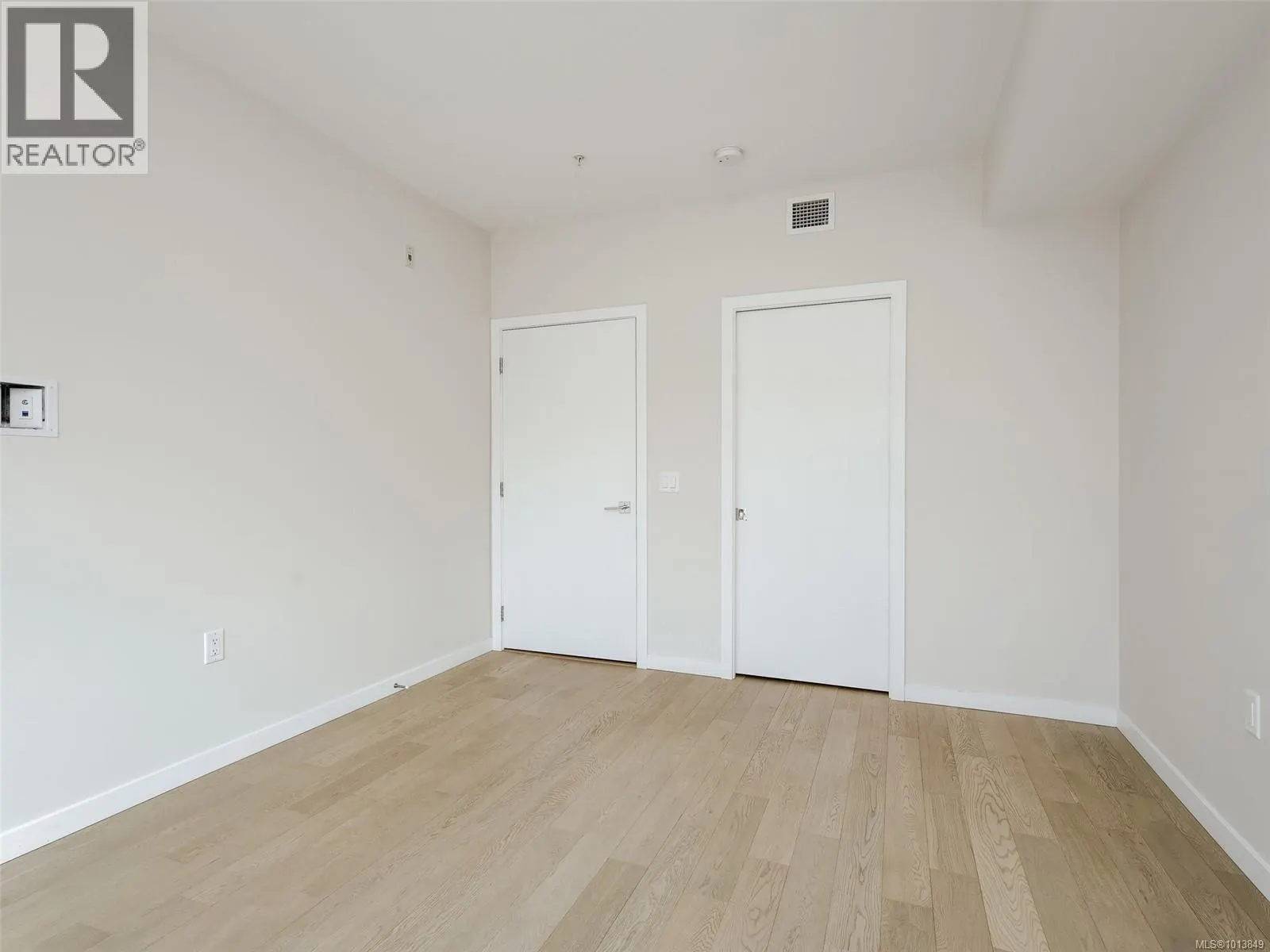 212 5120 Cordova Bay Rd