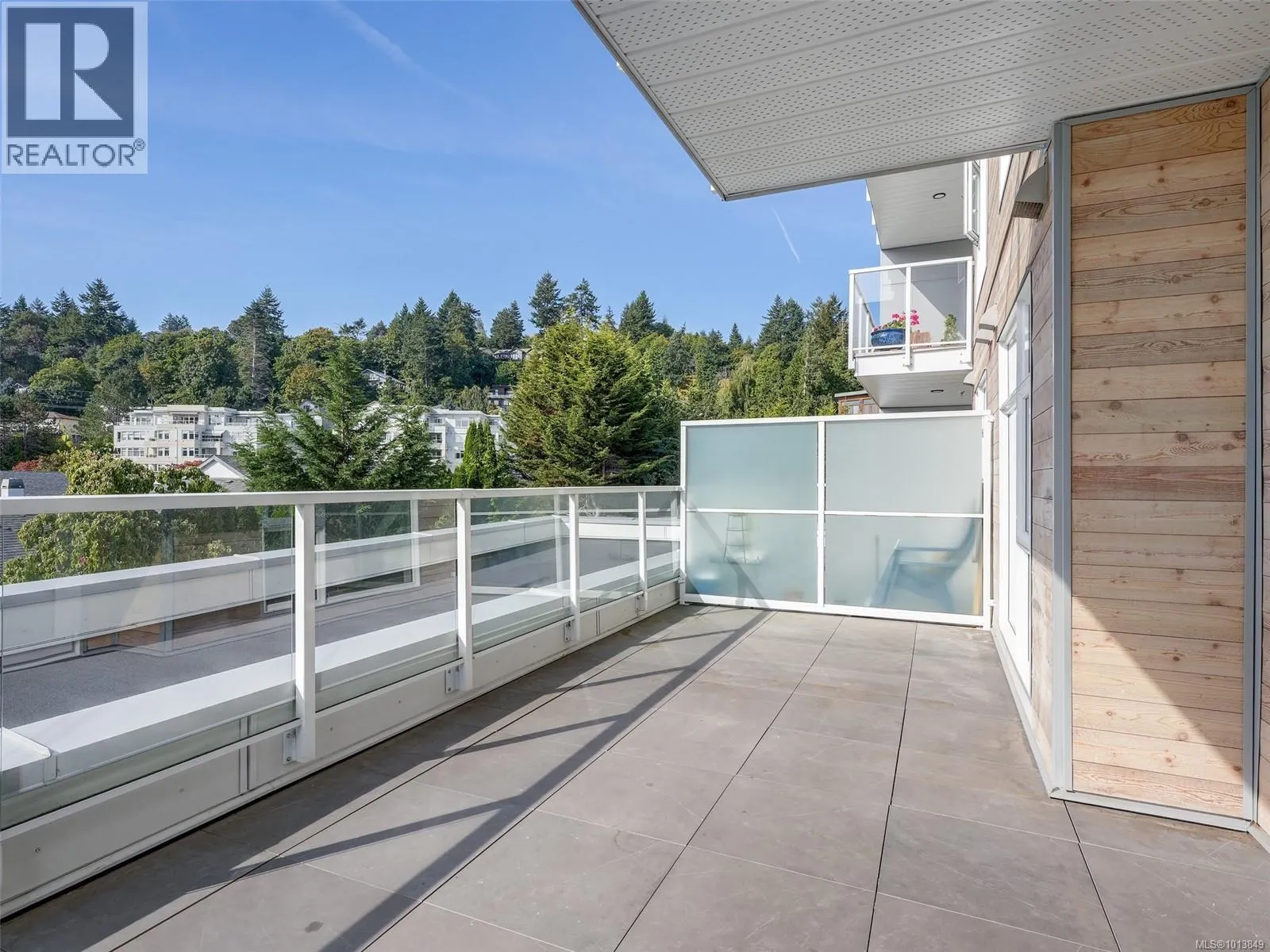 212 5120 Cordova Bay Rd