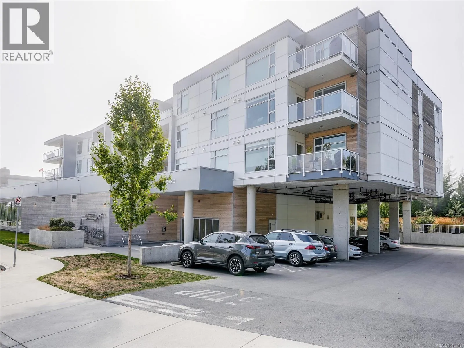 212 5120 Cordova Bay Rd
