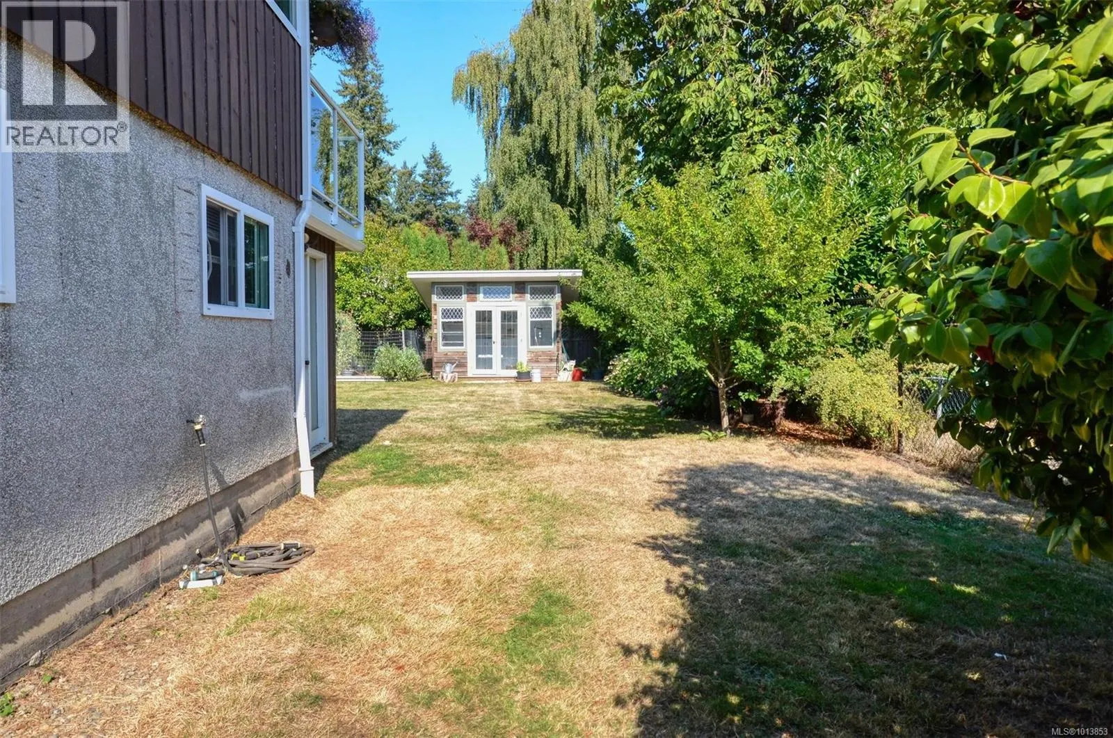 2240 Greenlands Rd