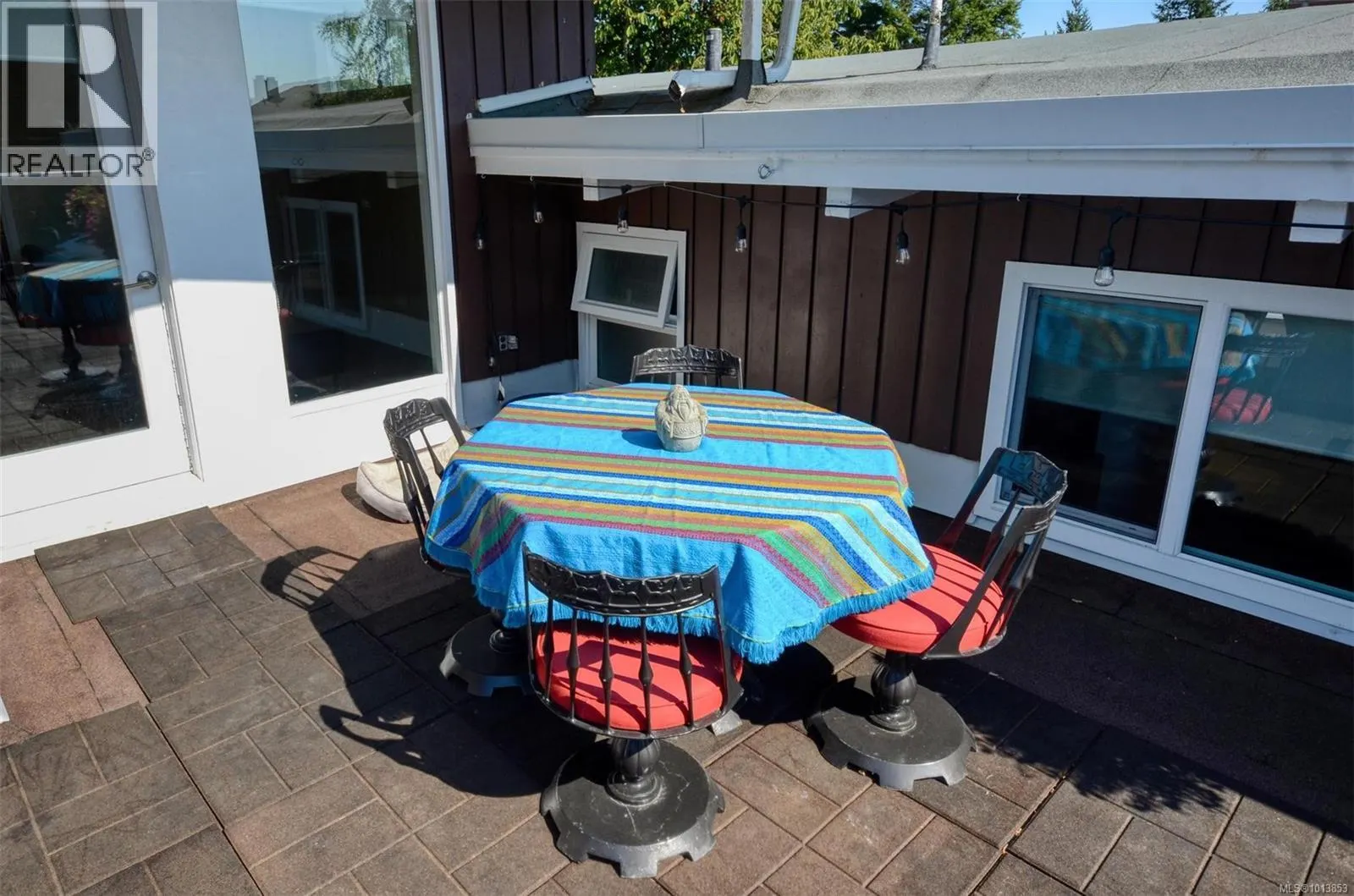 2240 Greenlands Rd