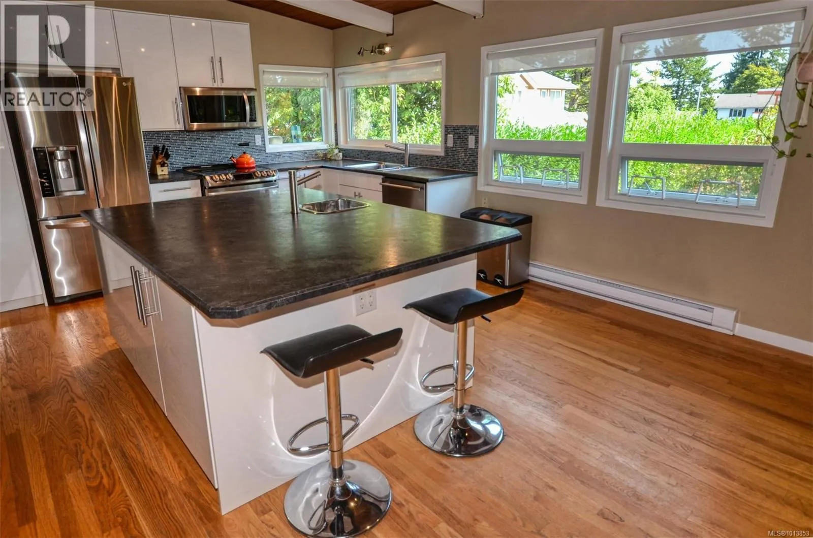 2240 Greenlands Rd