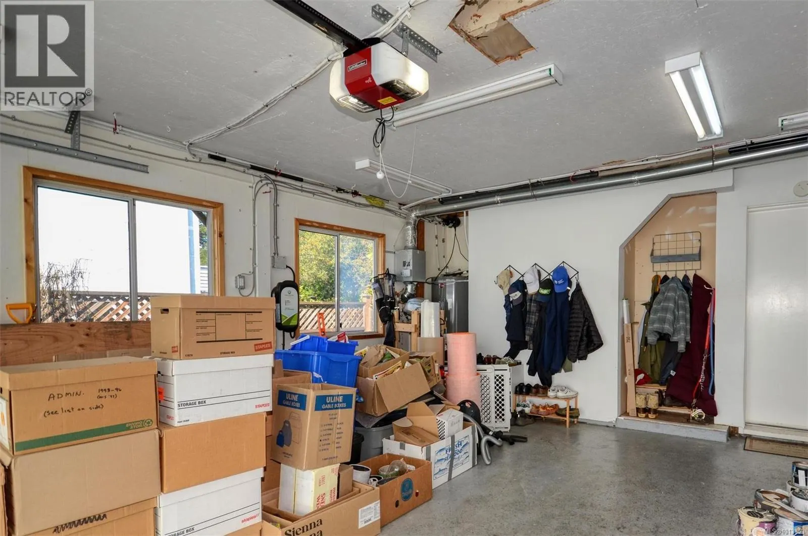 2240 Greenlands Rd
