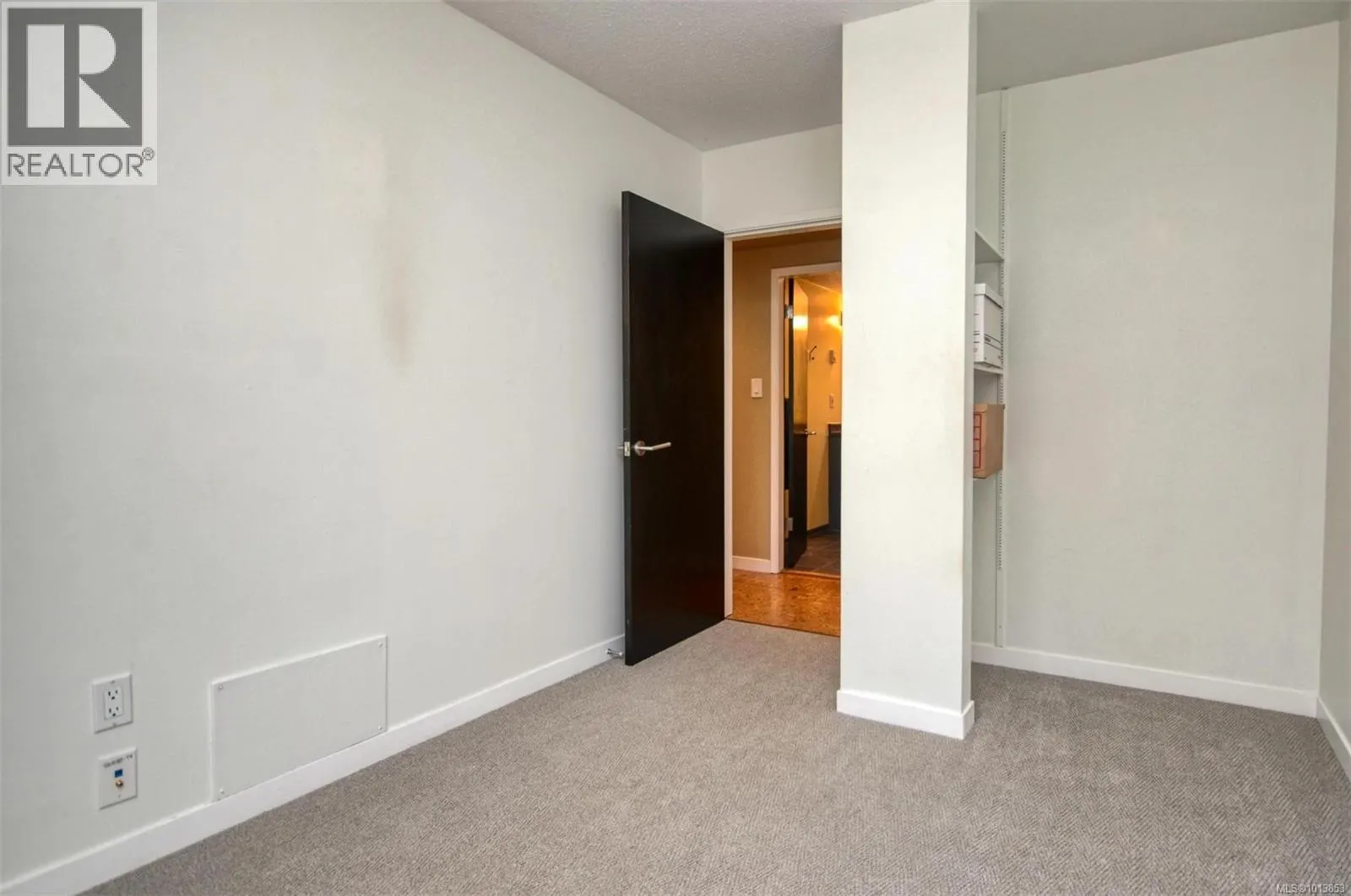 2240 Greenlands Rd