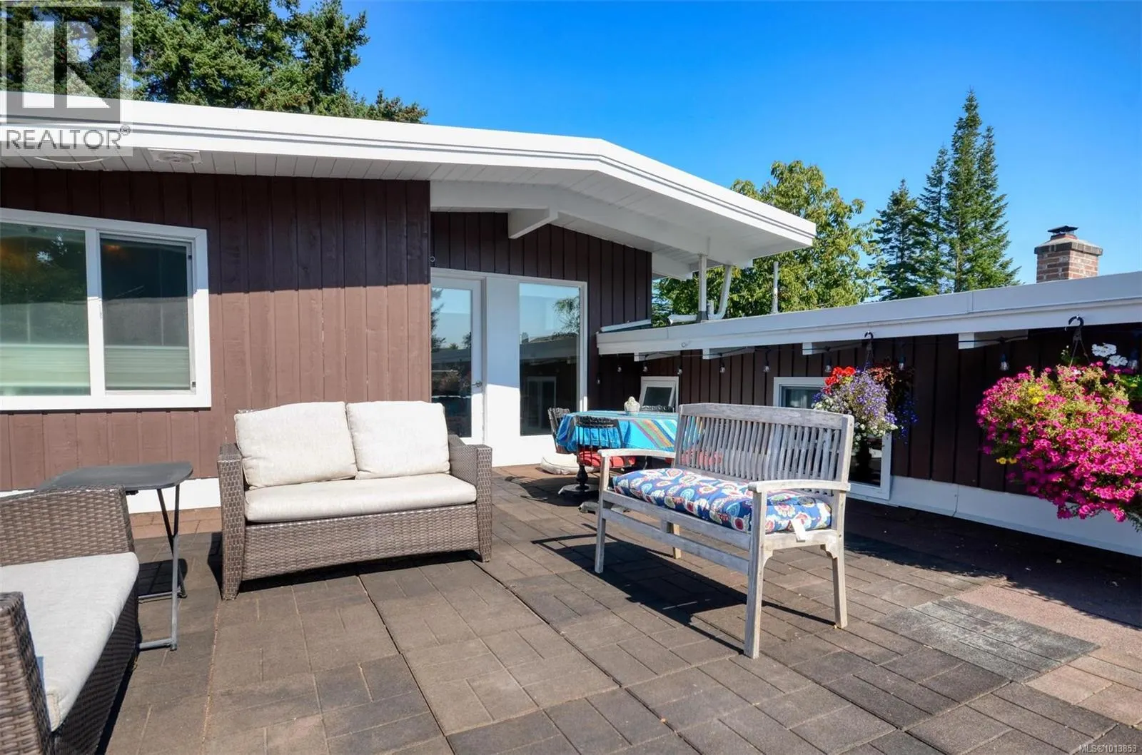 2240 Greenlands Rd