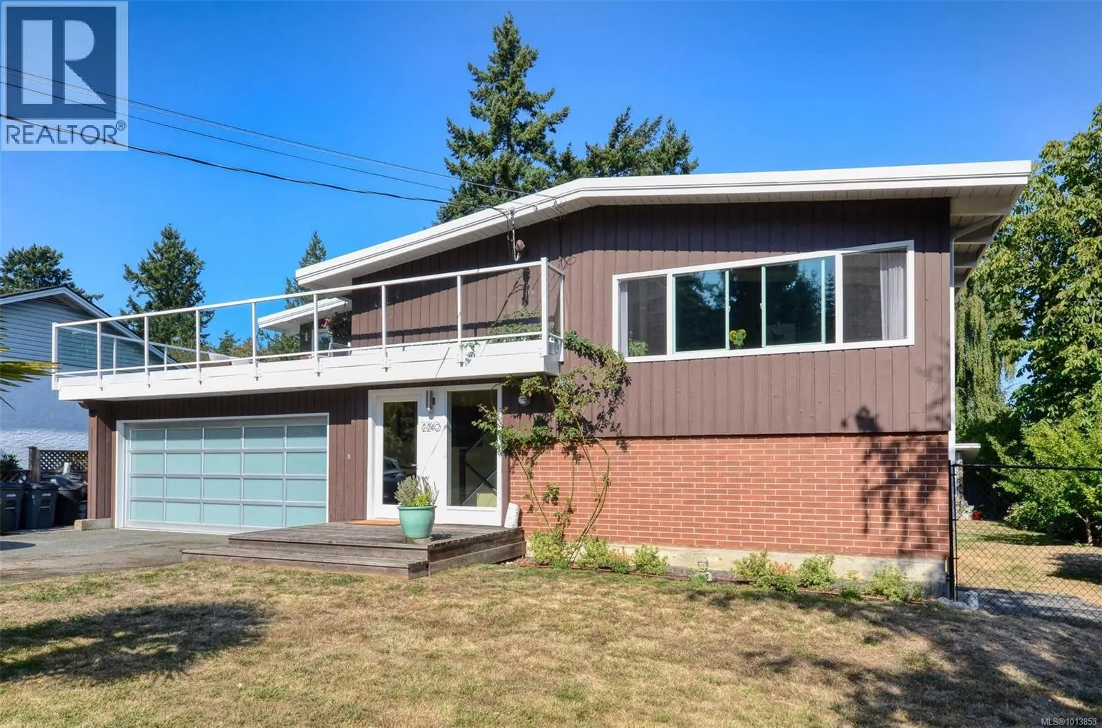 2240 Greenlands Rd