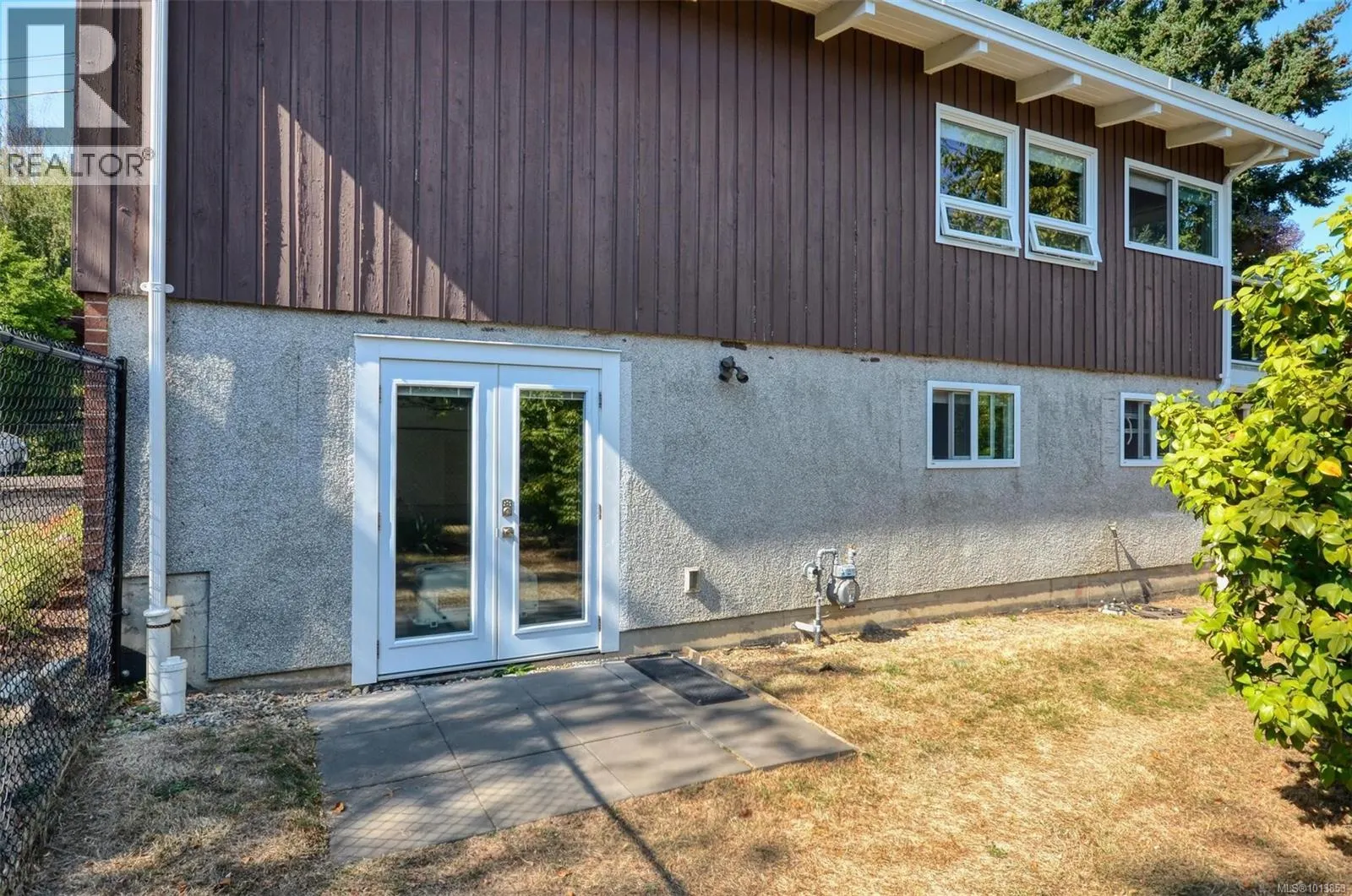 2240 Greenlands Rd