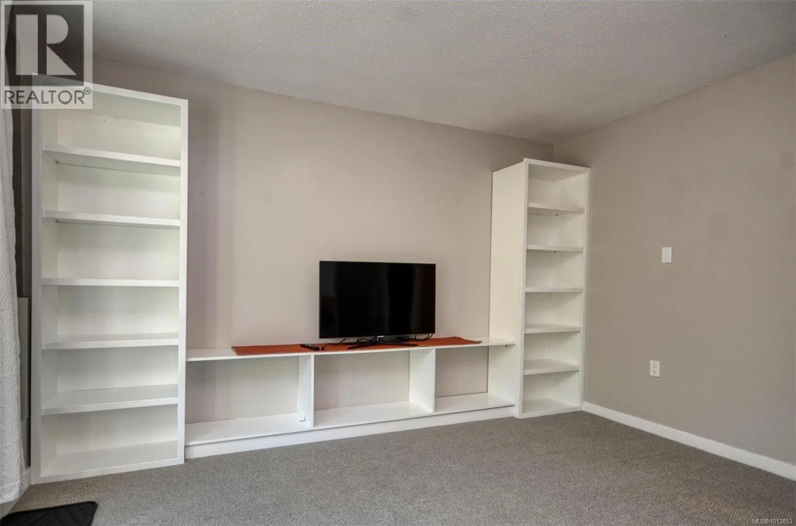 2240 Greenlands Rd