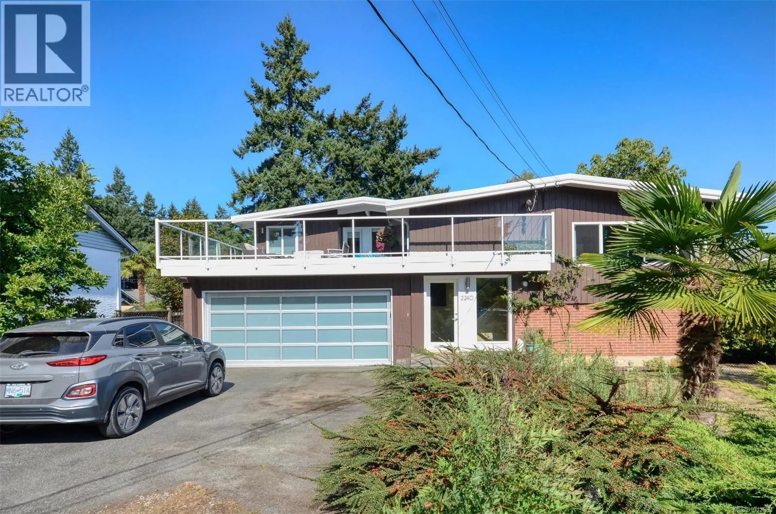 2240 Greenlands Rd