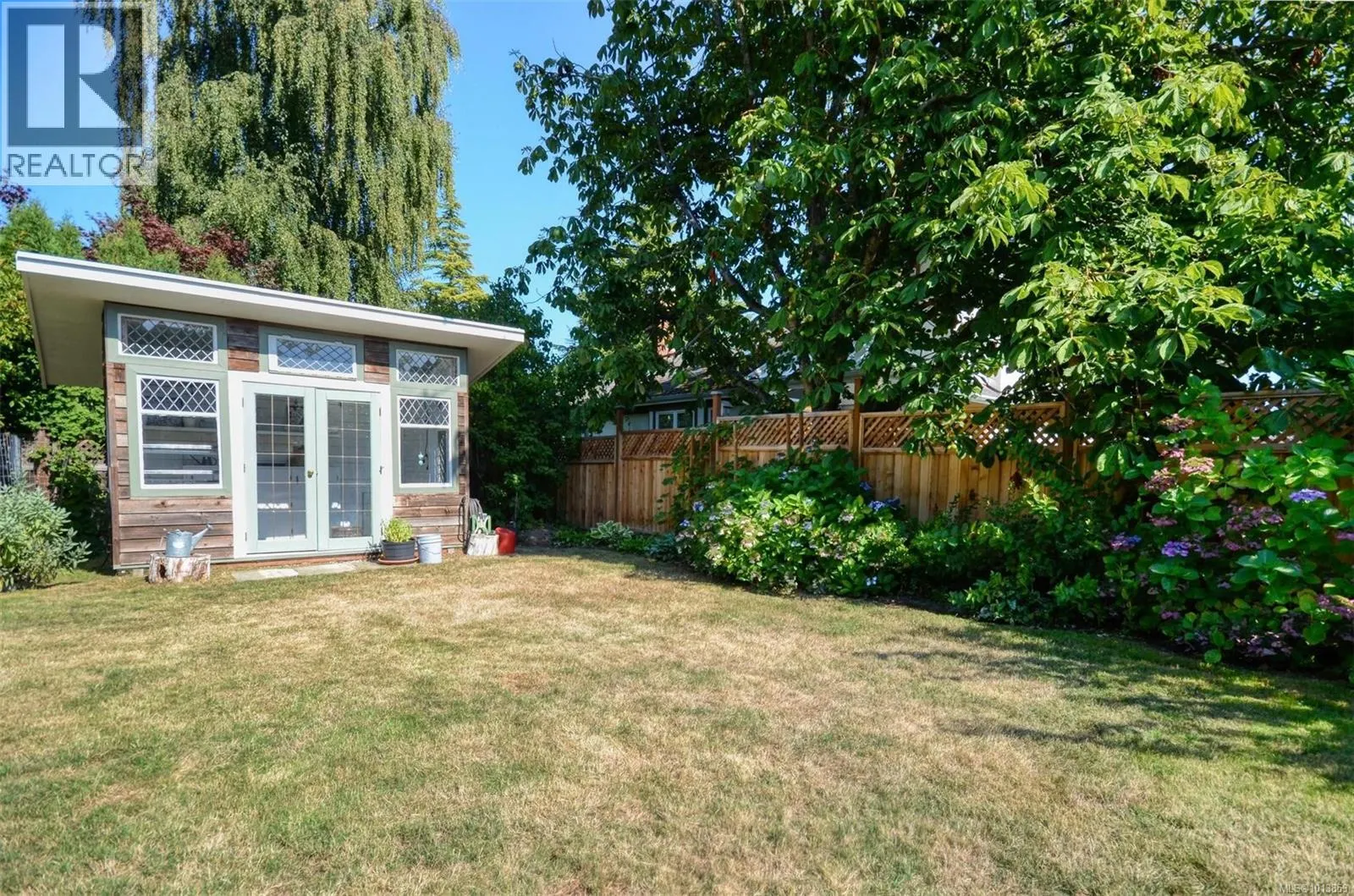 2240 Greenlands Rd