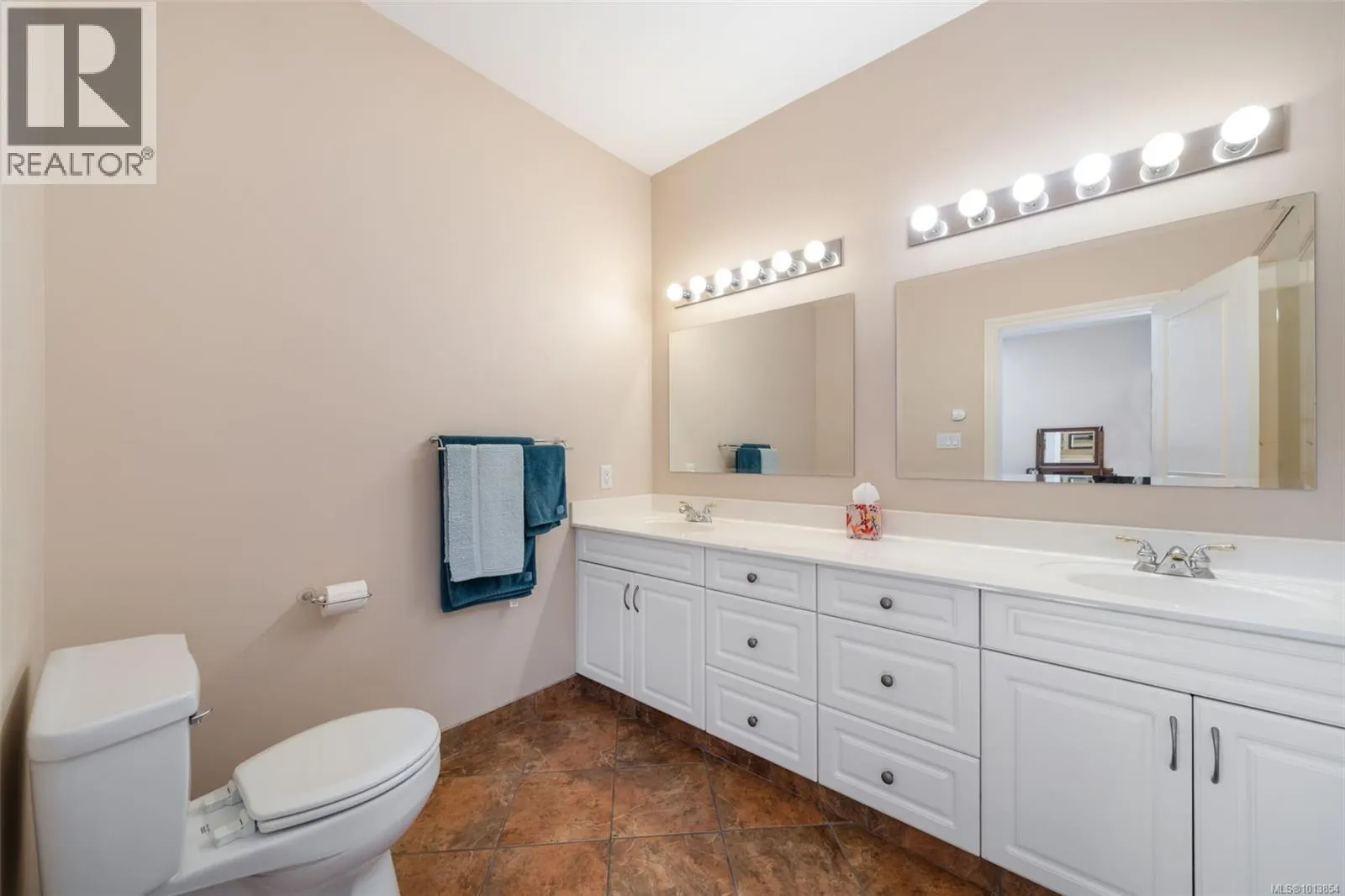 1286 Ocean View Dr
