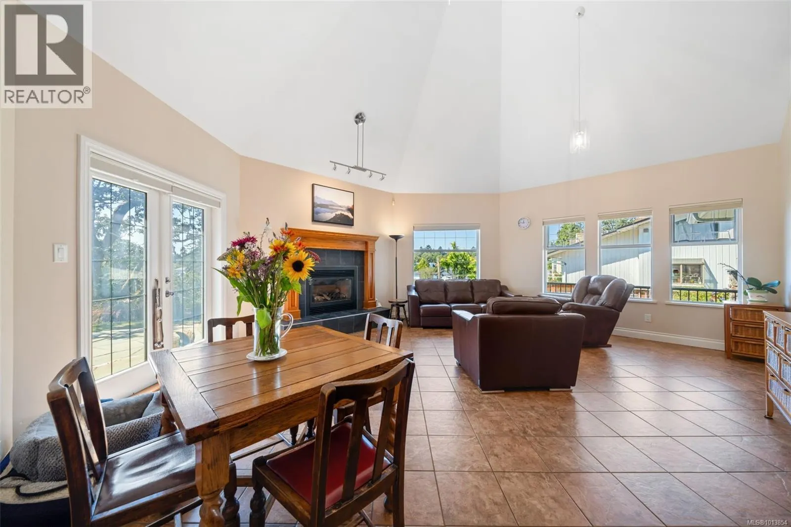 1286 Ocean View Dr