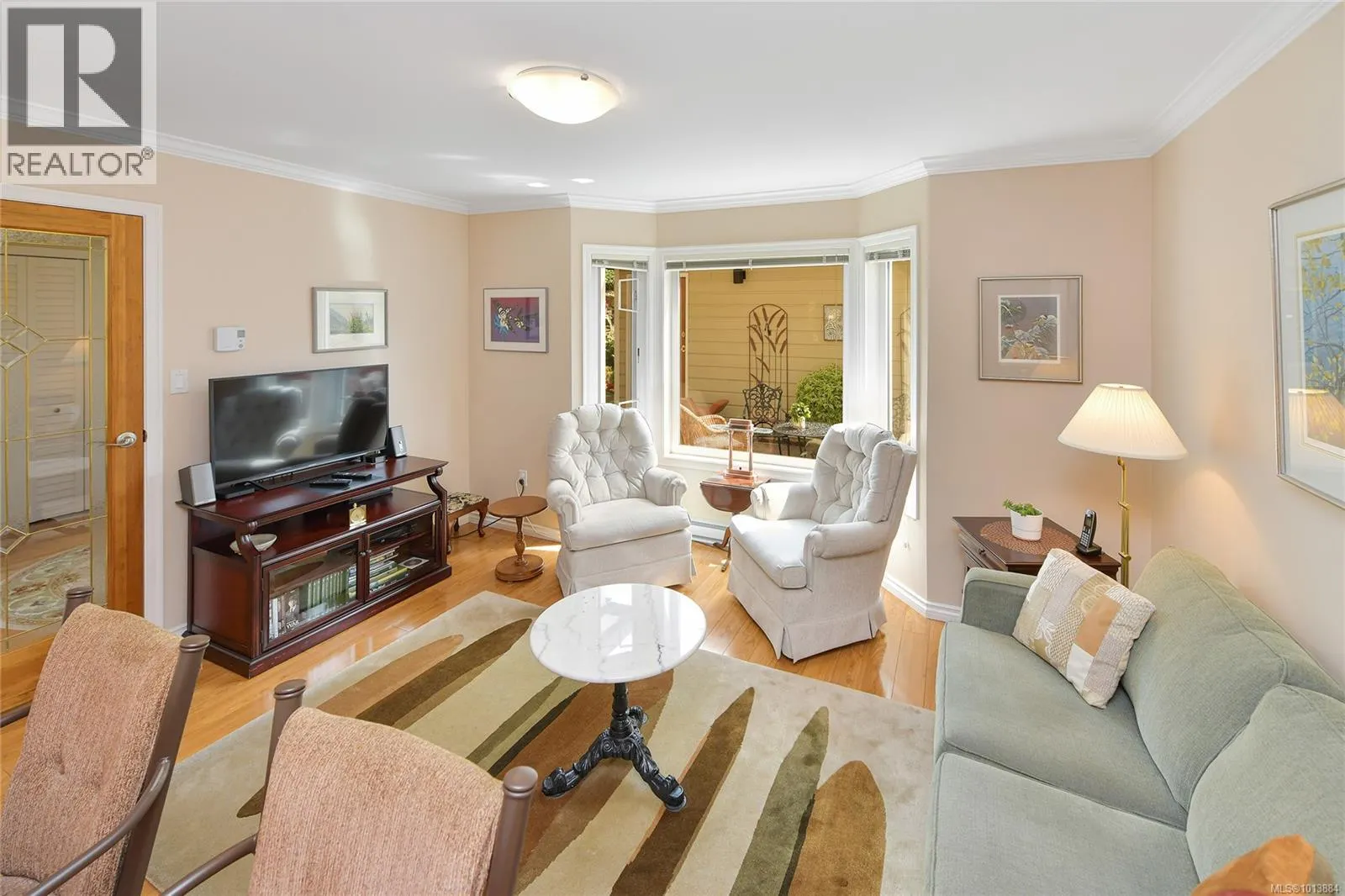 913 2829 Arbutus Rd