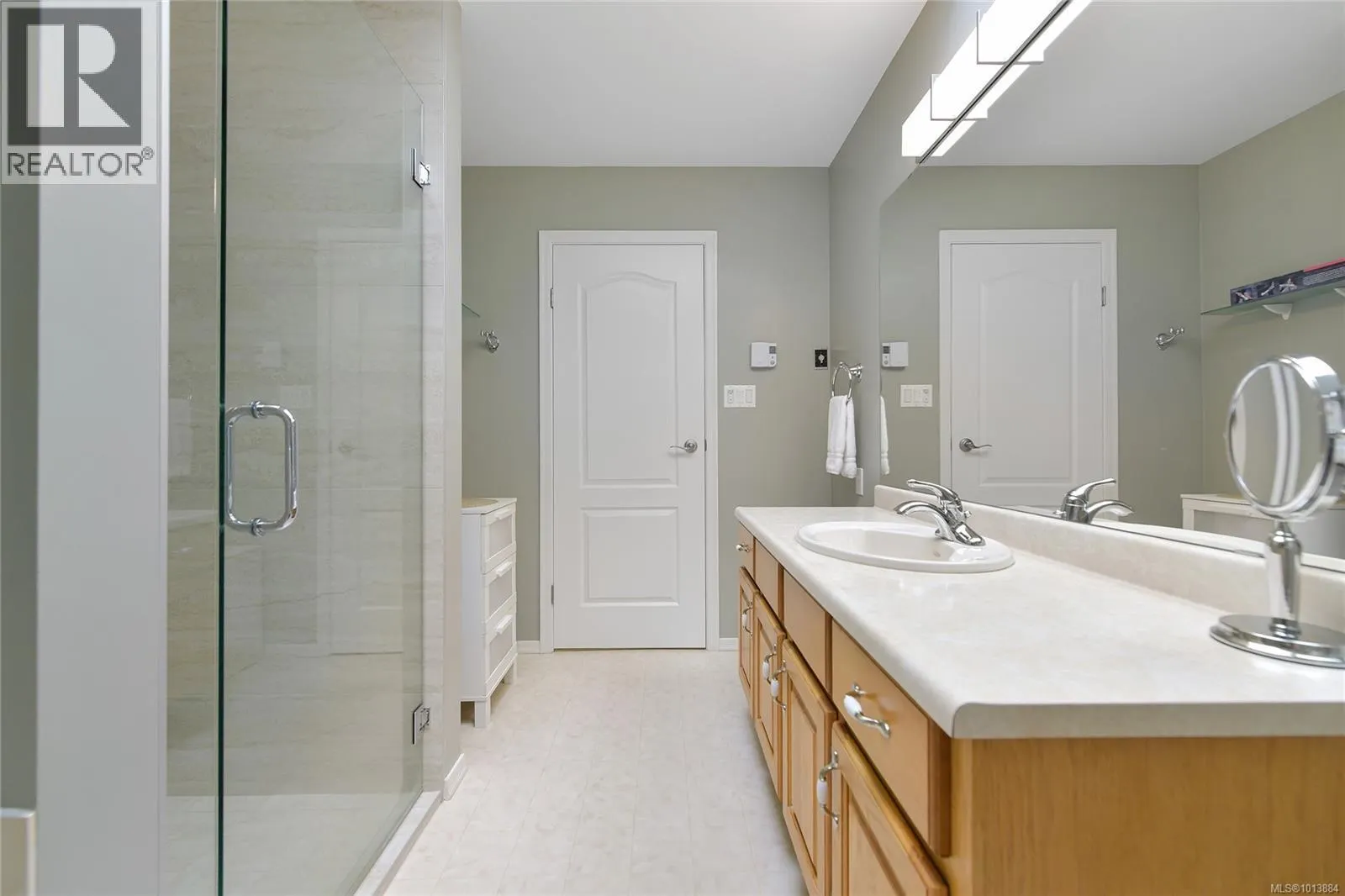 913 2829 Arbutus Rd