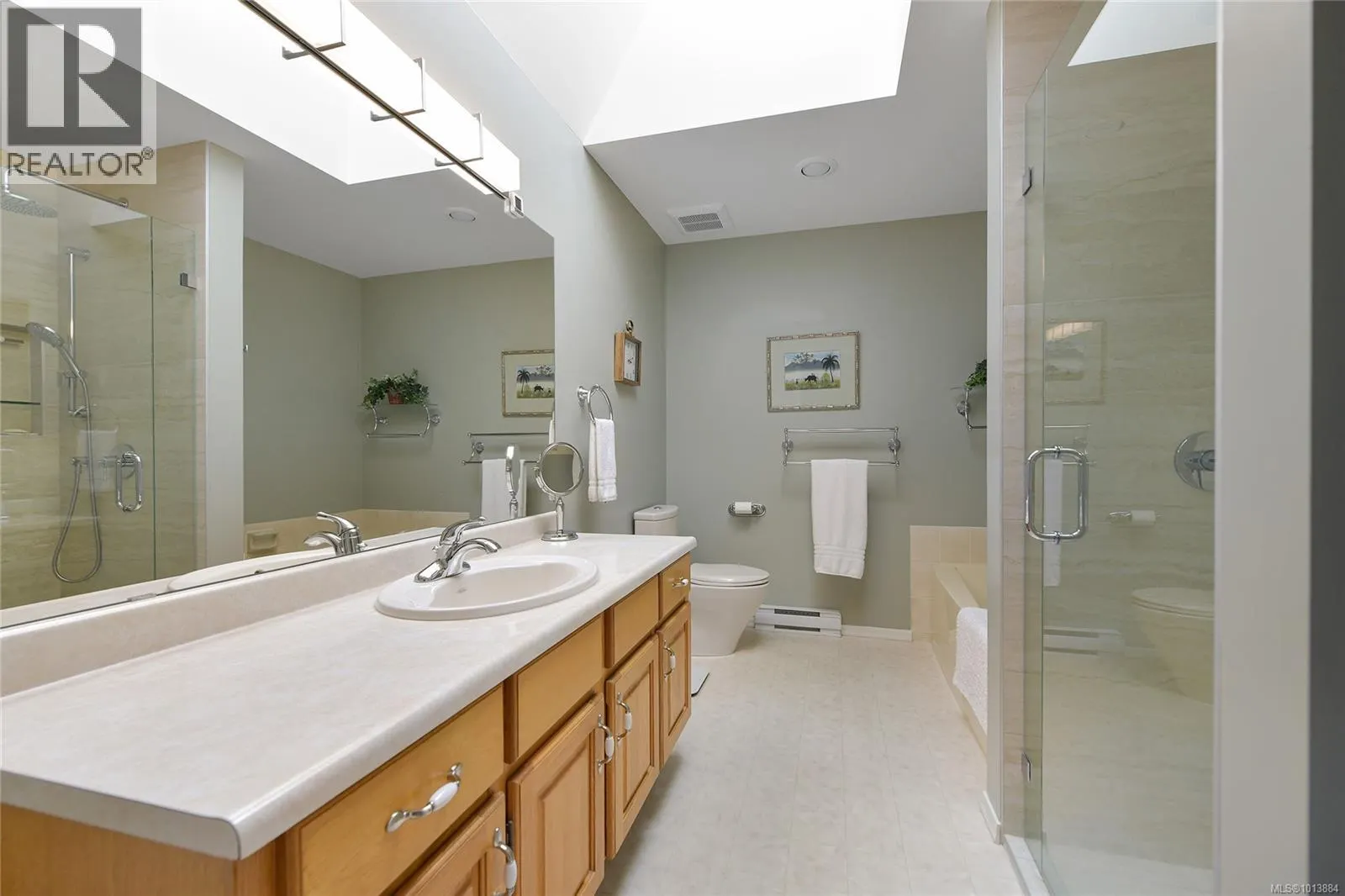 913 2829 Arbutus Rd