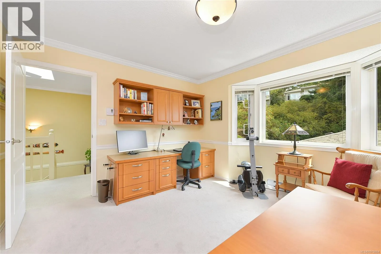 913 2829 Arbutus Rd