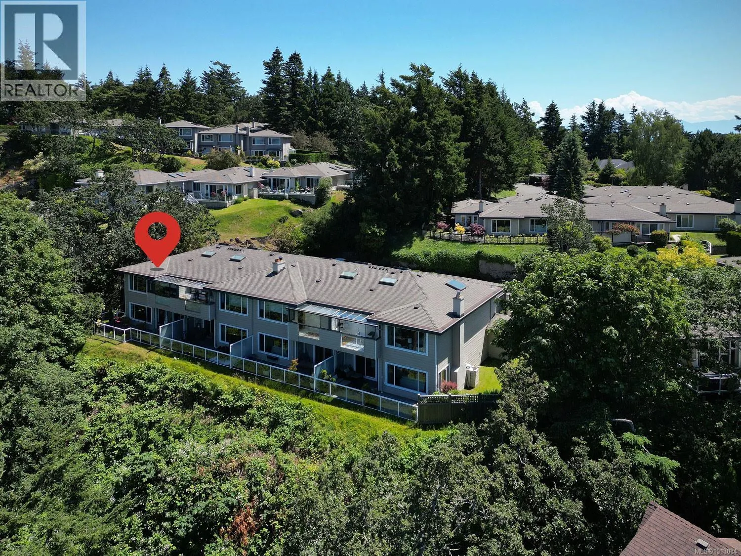 913 2829 Arbutus Rd