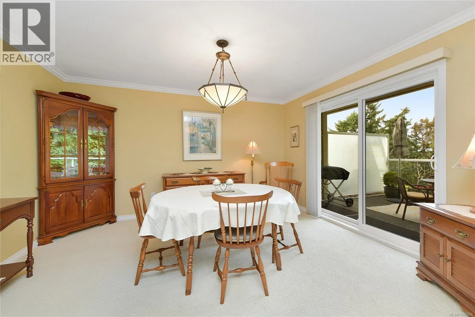 913 2829 Arbutus Rd